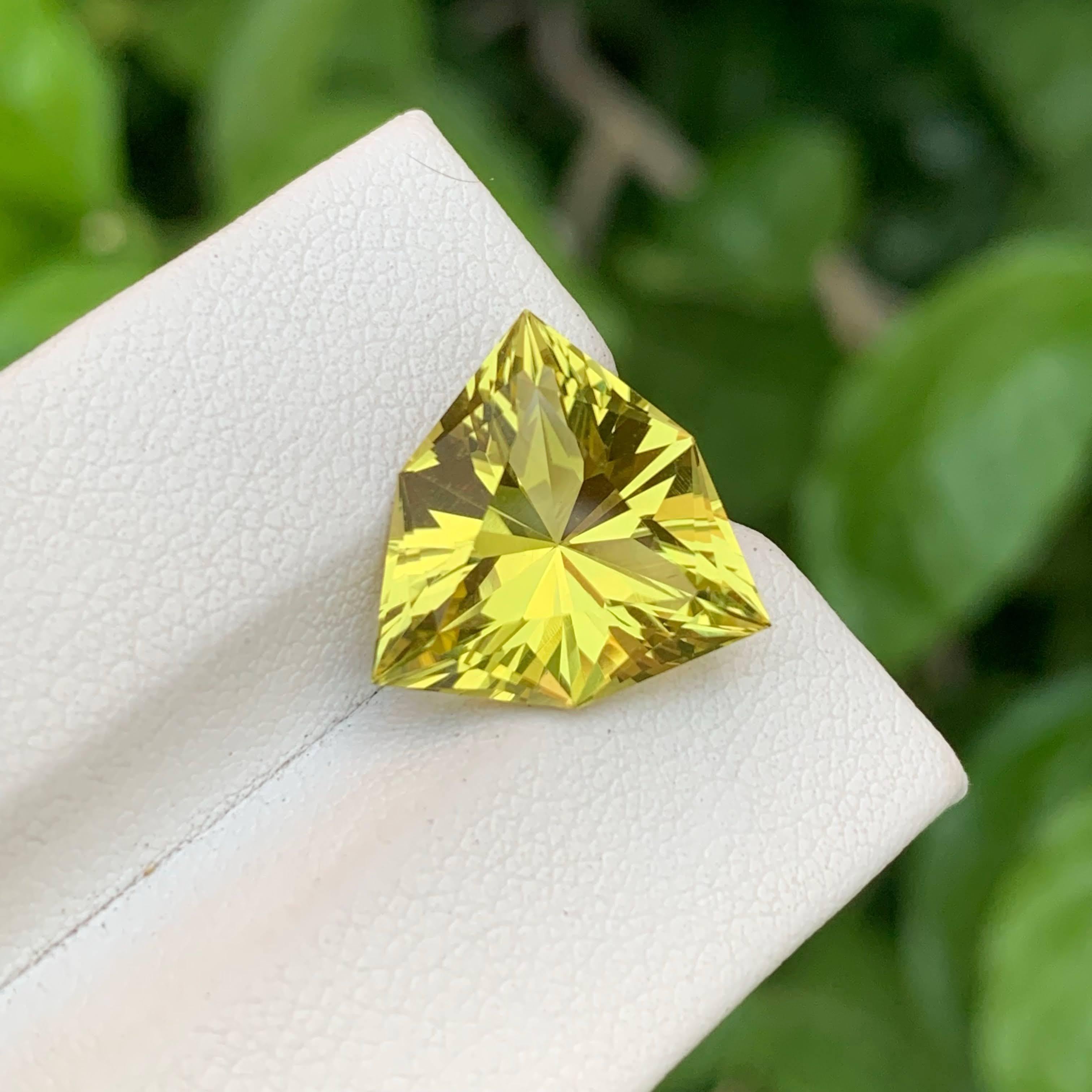 6.55 Carat Natural Loose Yellow Citrine Stone Trillion Cut Brazilian Gemstone For Sale 3