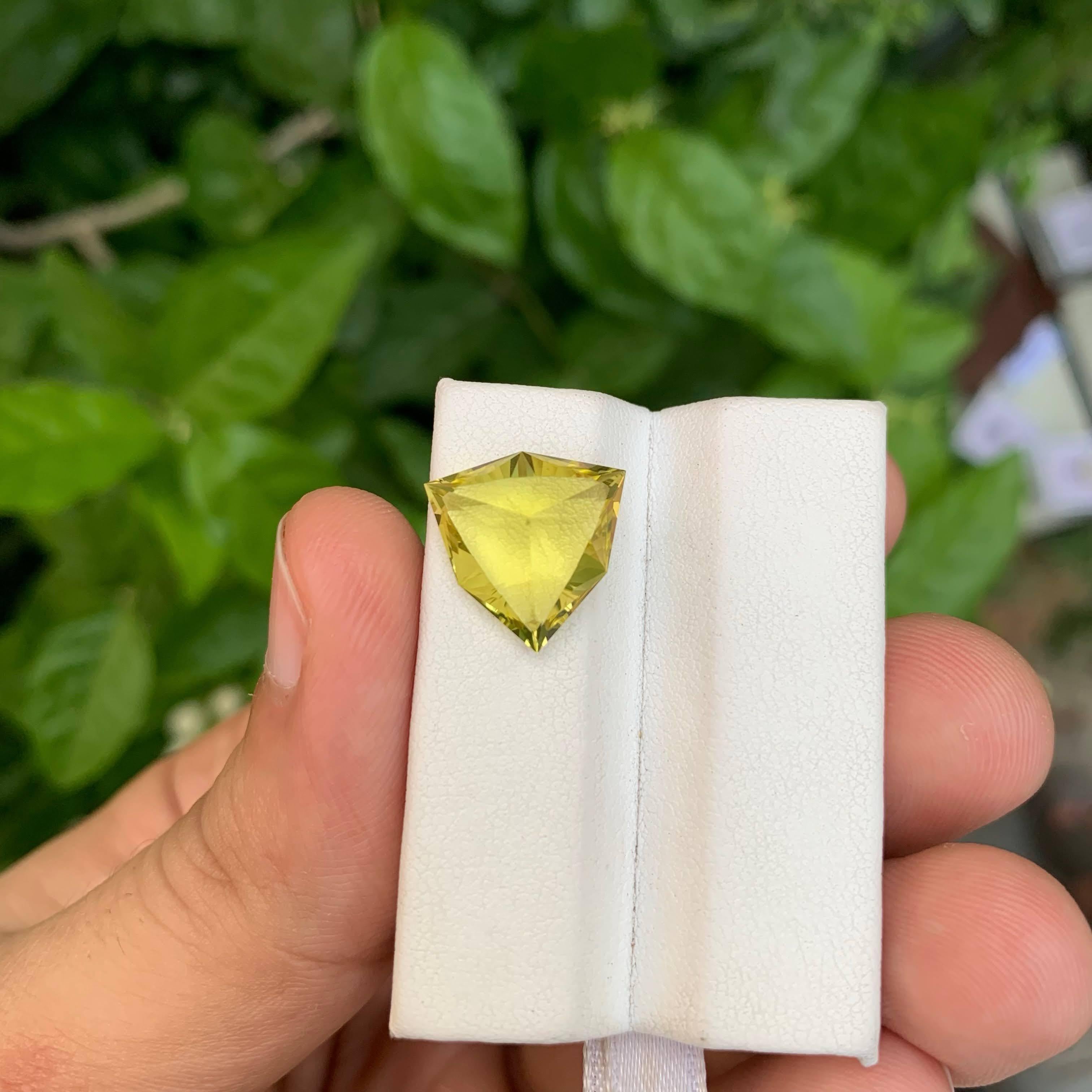 6.55 Carat Natural Loose Yellow Citrine Stone Trillion Cut Brazilian Gemstone For Sale 4