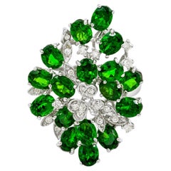 6,55 Karat Total Ovalschliff Tsavorit & Diamant Cluster Weißgold Cocktail Ring