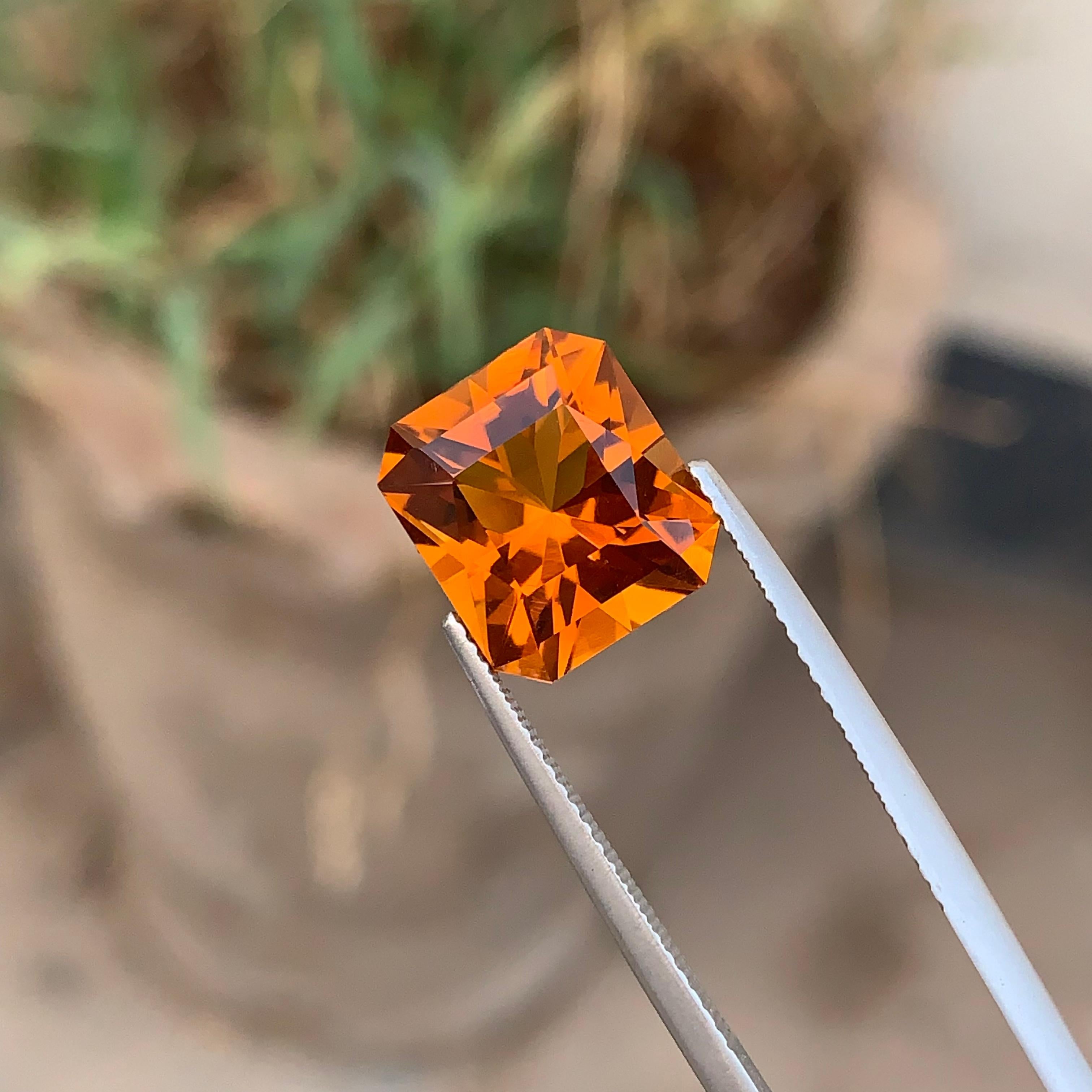 Women's or Men's 6.55 Carats Loose Orange Mandarin Citrine Gemstone From Africa Mines For Sale