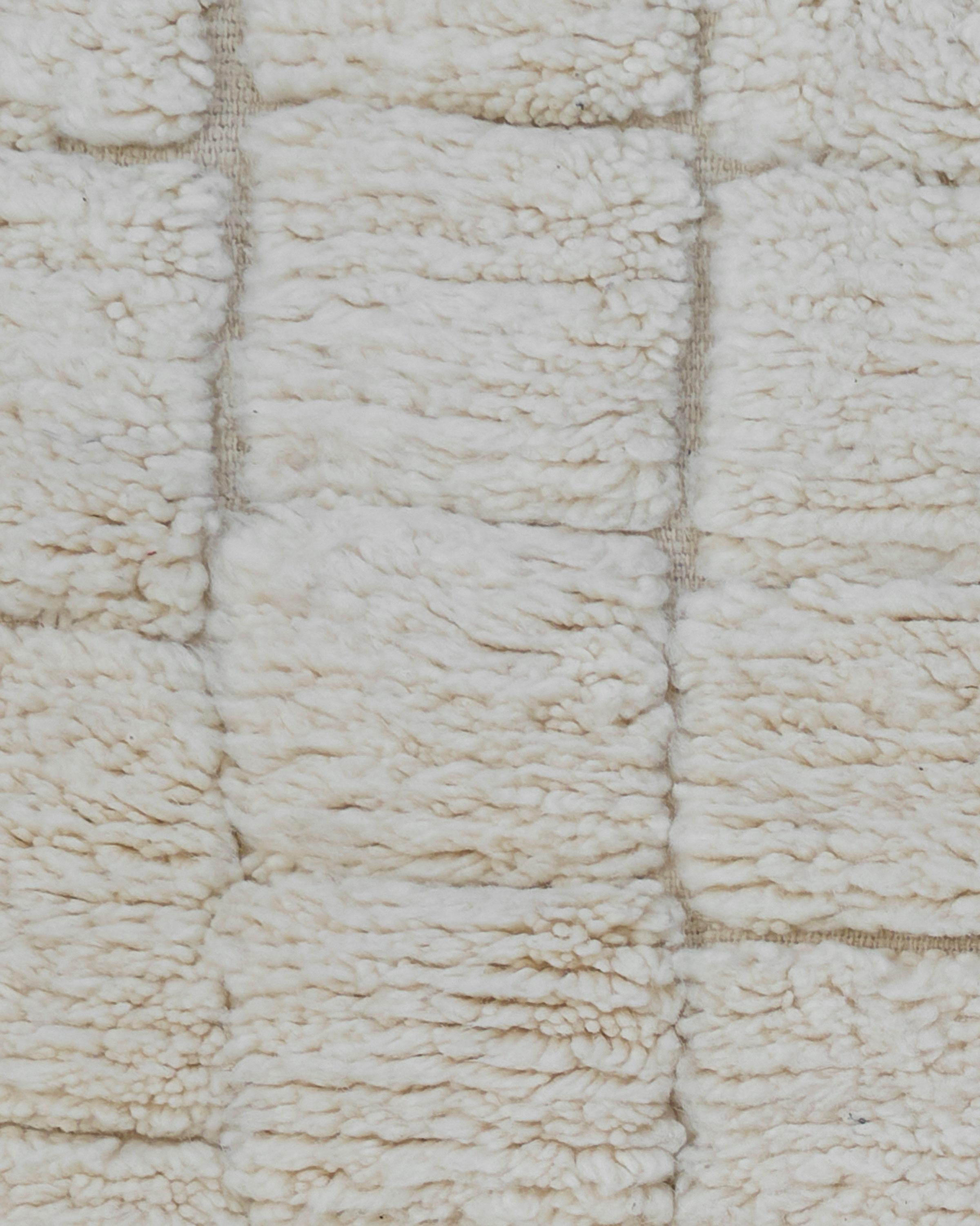 Hand-Crafted 6’5.5” x 9’1” Inez Ivory Handmade Moroccan Wool Beni Ouarain Rug For Sale