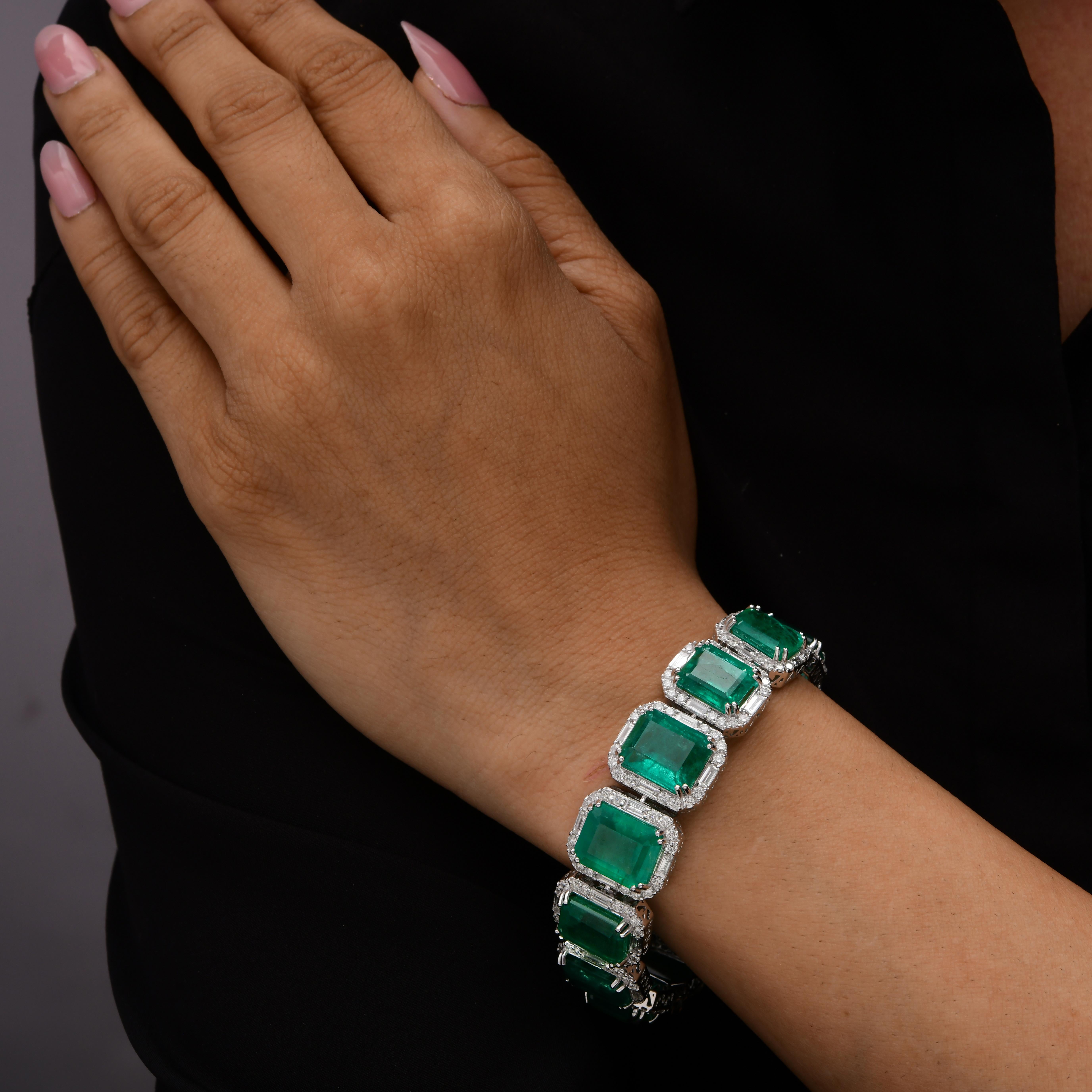 Taille octogone 65.51 Carat Zambian Emerald 7.56 Carat SI/H Diamond Bracelet 14 Karat White Gold en vente