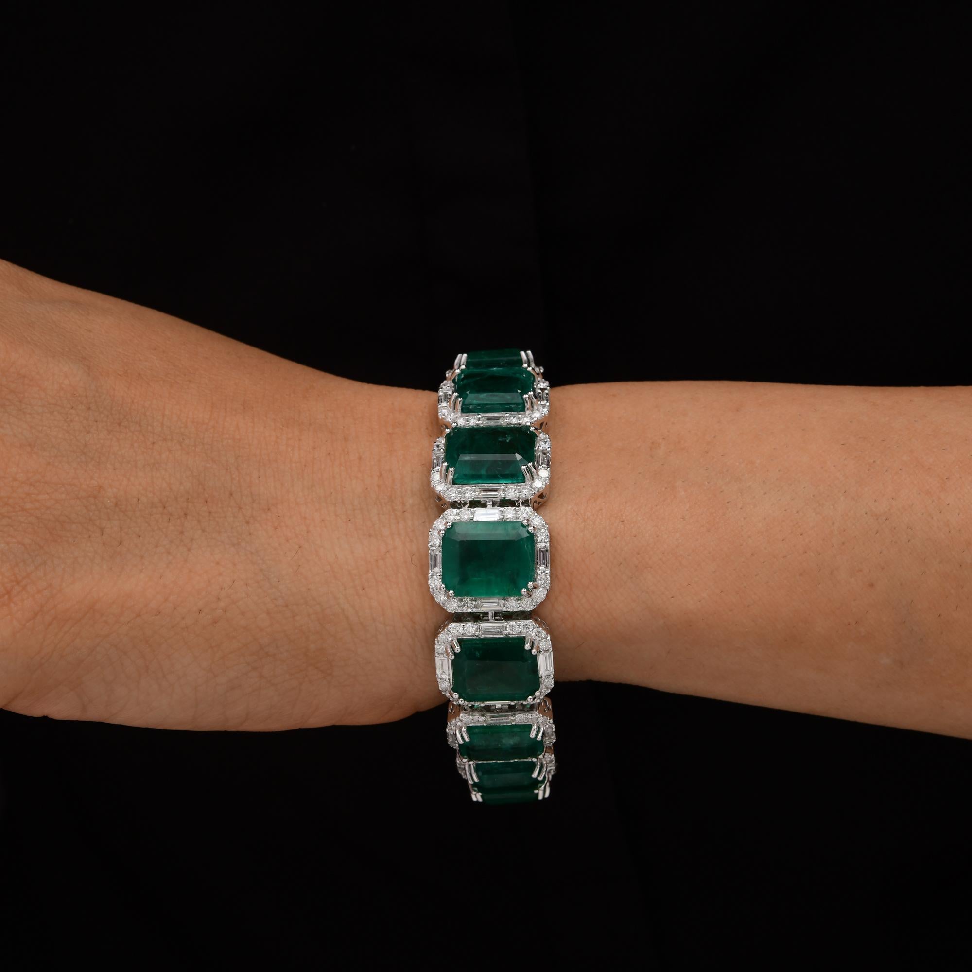 65.51 Carat Zambian Emerald 7.56 Carat SI/H Diamond Bracelet 14 Karat White Gold Pour femmes en vente