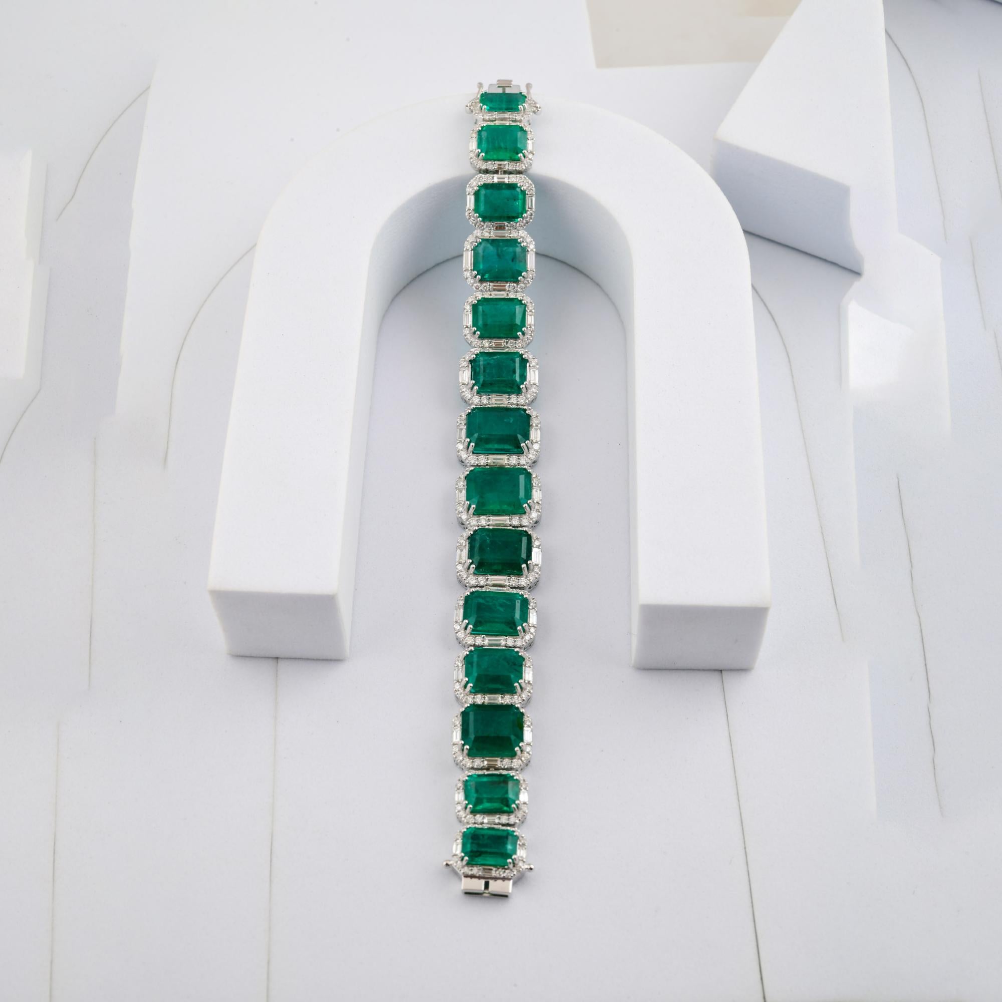 65.51 Carat Zambian Emerald 7.56 Carat SI/H Diamond Bracelet 14 Karat White Gold en vente 1