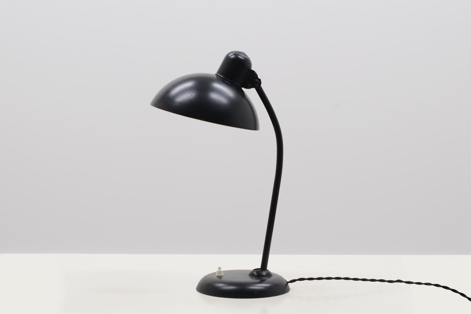 6556 desk light by Christian Dell for Kaiser Idell 30’s. Full metal lamp in matt black. E27 fitting and rewired. This Icon was inspired by the Bauhaus movement. In good vintage condition. 

 