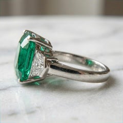 6.56 Carat Colombian Emerald Diamond Three-Stone Ring with Swiss Certification