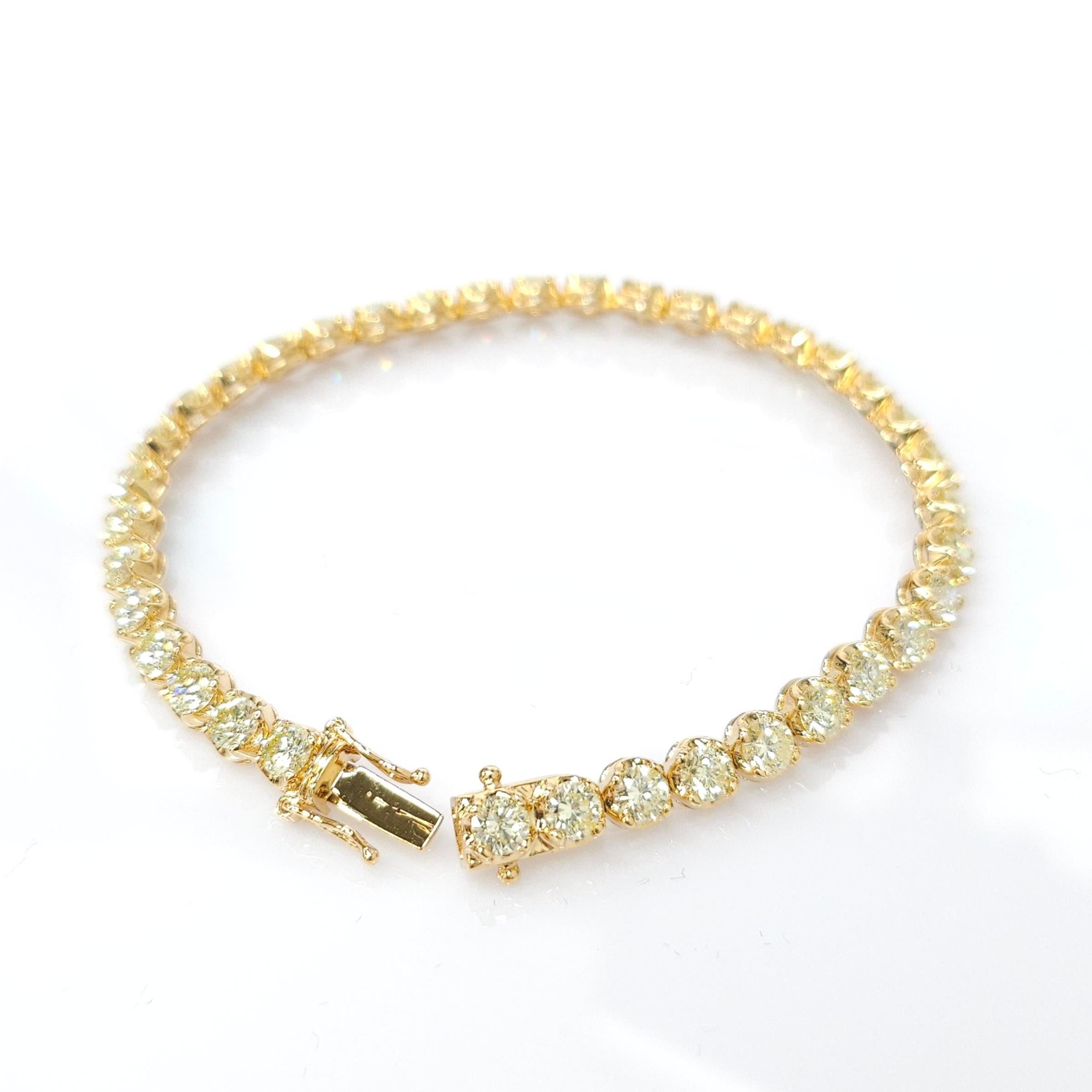 Moderne Bracelet tennis en or jaune 18 carats avec diamants ronds de 6,56 carats en vente