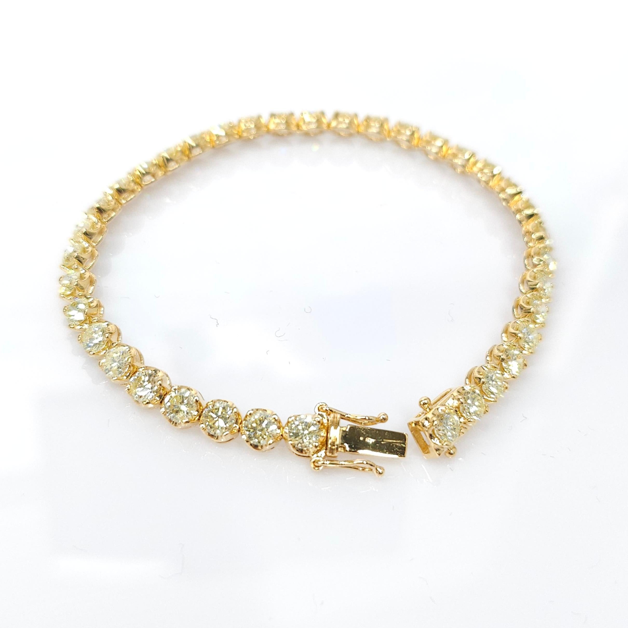 Bracelet tennis en or jaune 18 carats avec diamants ronds de 6,56 carats Neuf - En vente à KOWLOON, HK