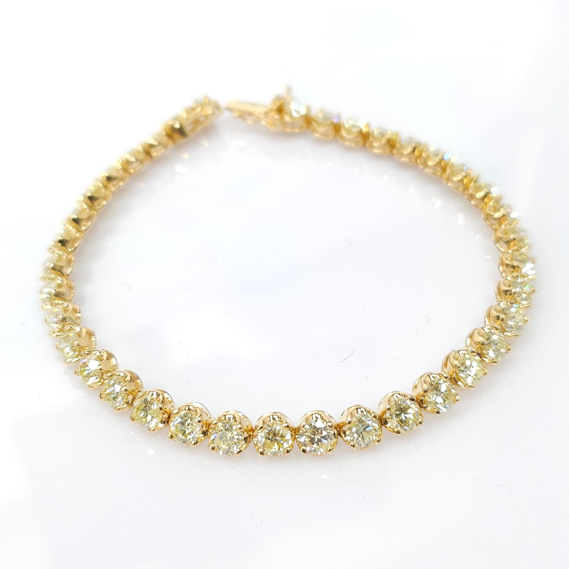 Bracelet tennis en or jaune 18 carats avec diamants ronds de 6,56 carats en vente 2