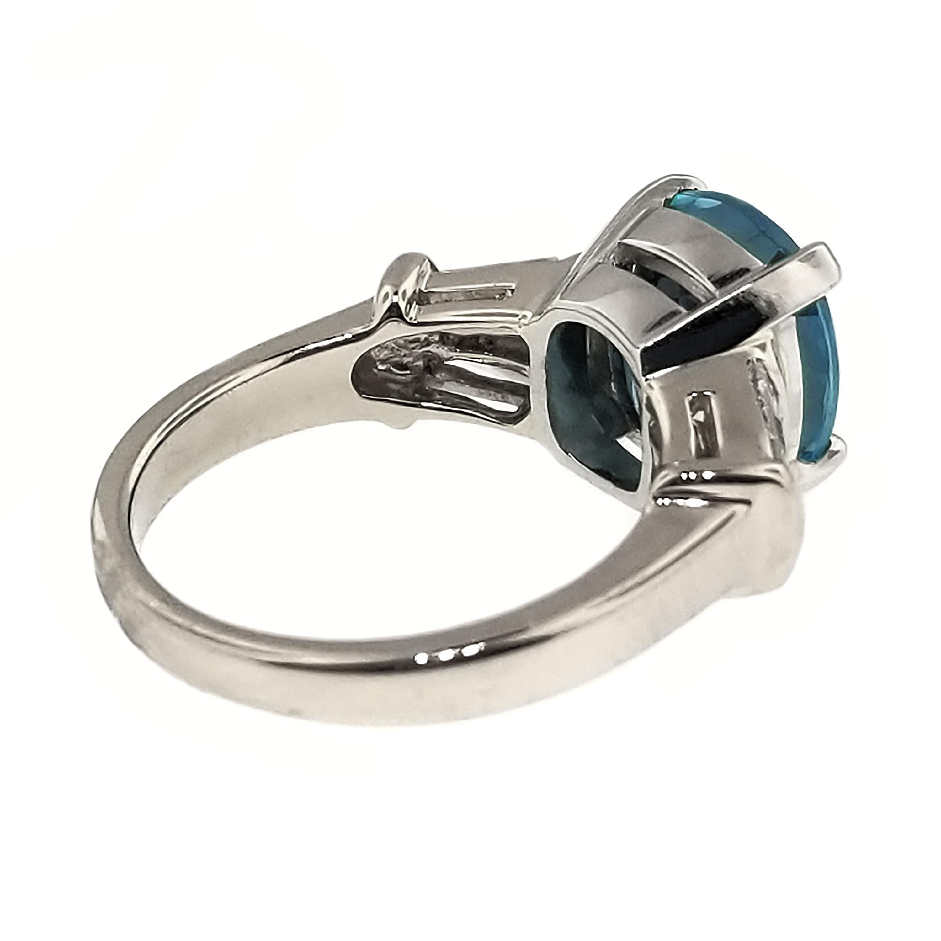 Bague 18kt fabriquée par Cynthia Scott Jewelry, zircon bleu cambodgien de 6,56 carats et diamants Neuf - En vente à Logan, UT