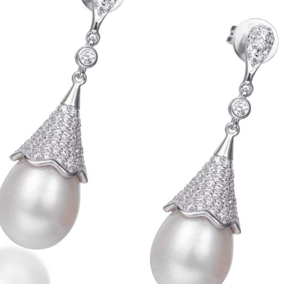 Art Deco Sterling Silver Hand Finished 10mm Pearl 6.5Ct Round Brilliant Cut Cubic Zirconia Fluted Vintage Bridal Drop Earrings

These elegant, sophisticated drop earrings feature a stunning 100mm freshwater pearl that sits perfectly within a fluted