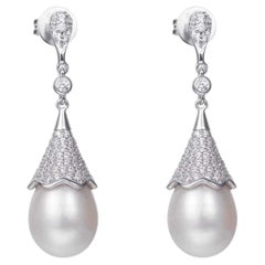 Boucles d'oreilles pendantes Art déco en argent sterling avec zirconia cubic de 6,56 carats et perles Eliana de 10 mm