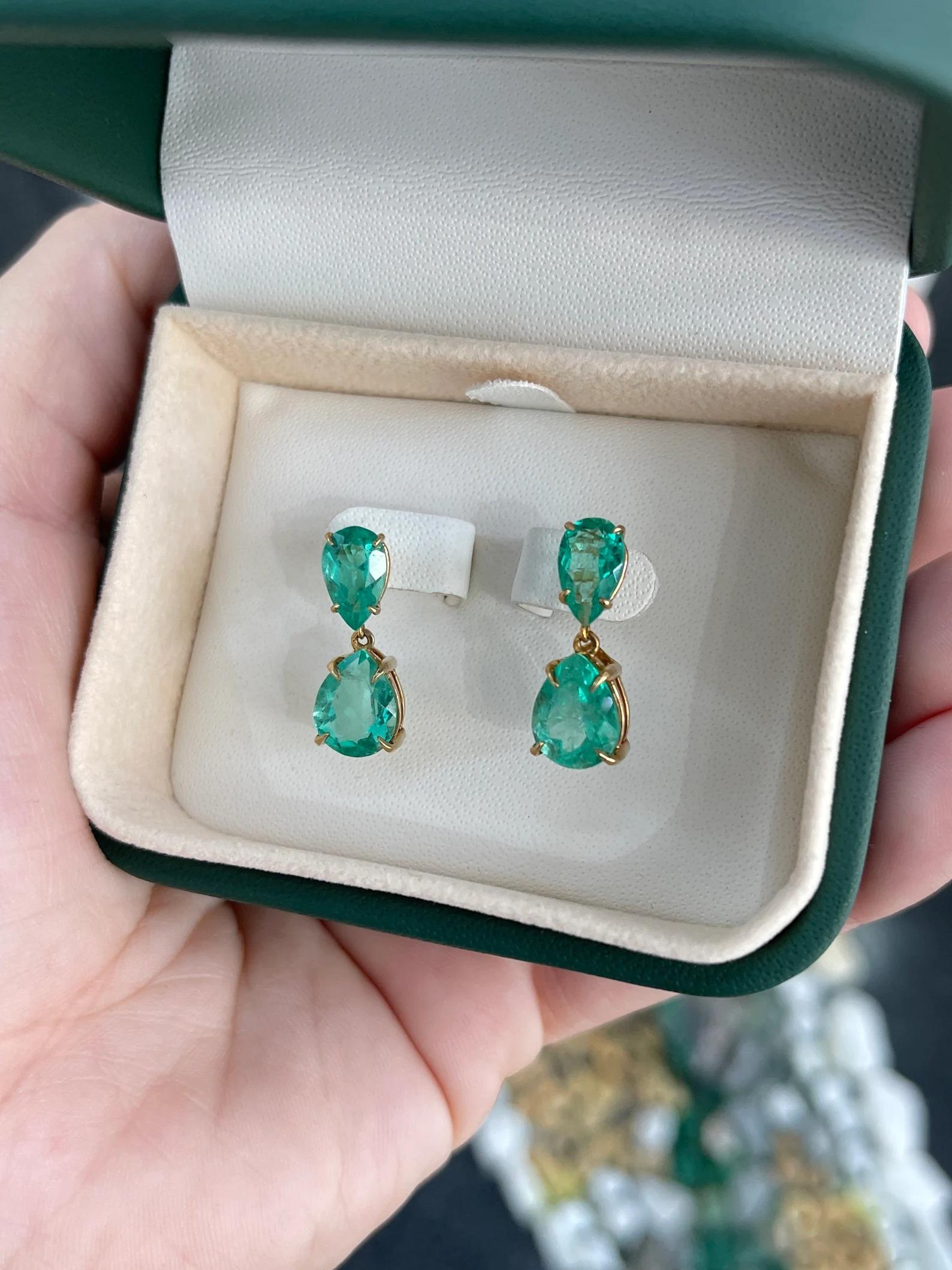 6.56tcw Colombian Emerald Pear Cut Drop Dangle Stud Earrings 18K en vente 1