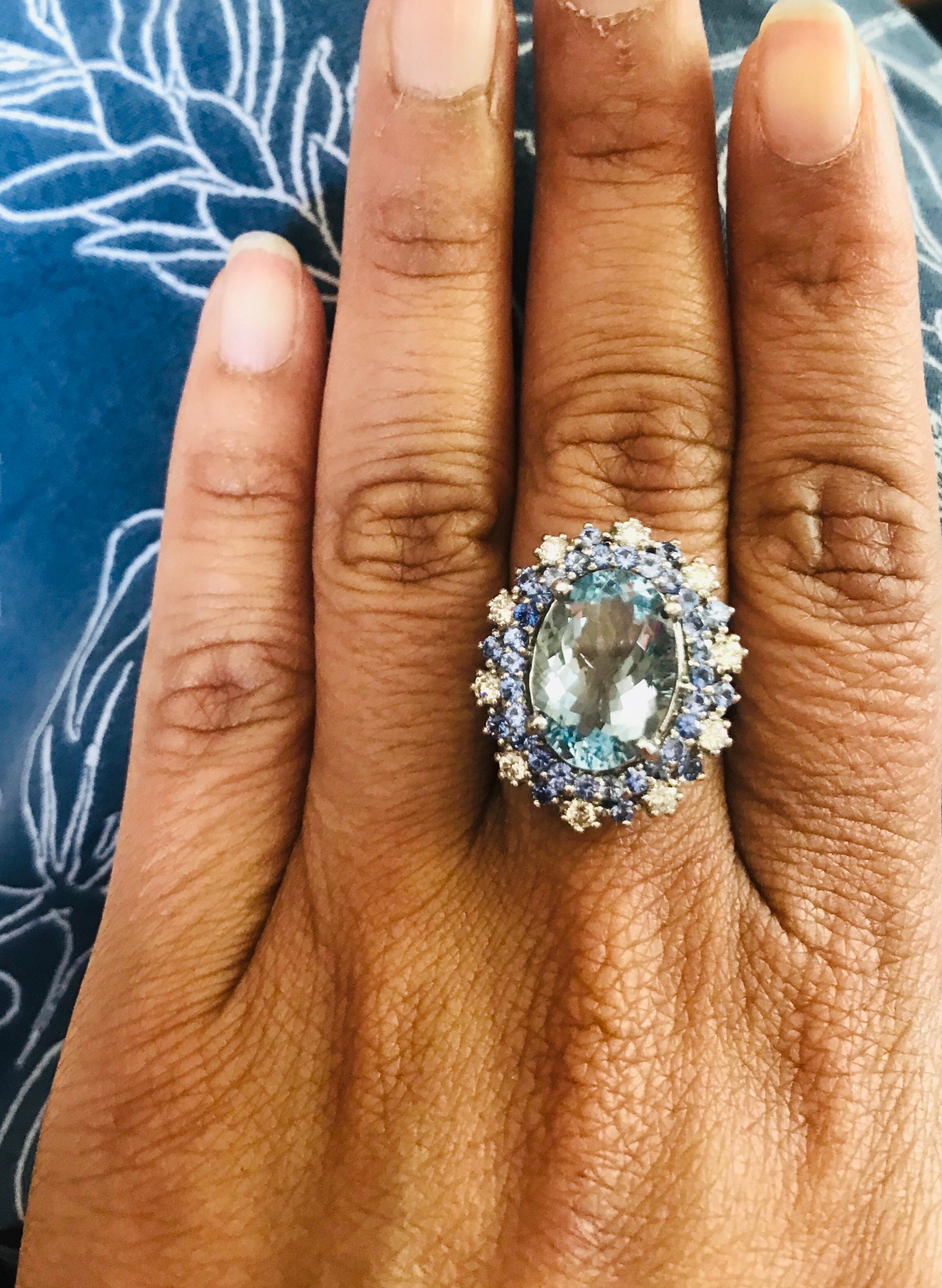 Late Victorian 6.57 Carat Aquamarine Sapphire Diamond 18 Karat White Gold Cocktail Ring For Sale