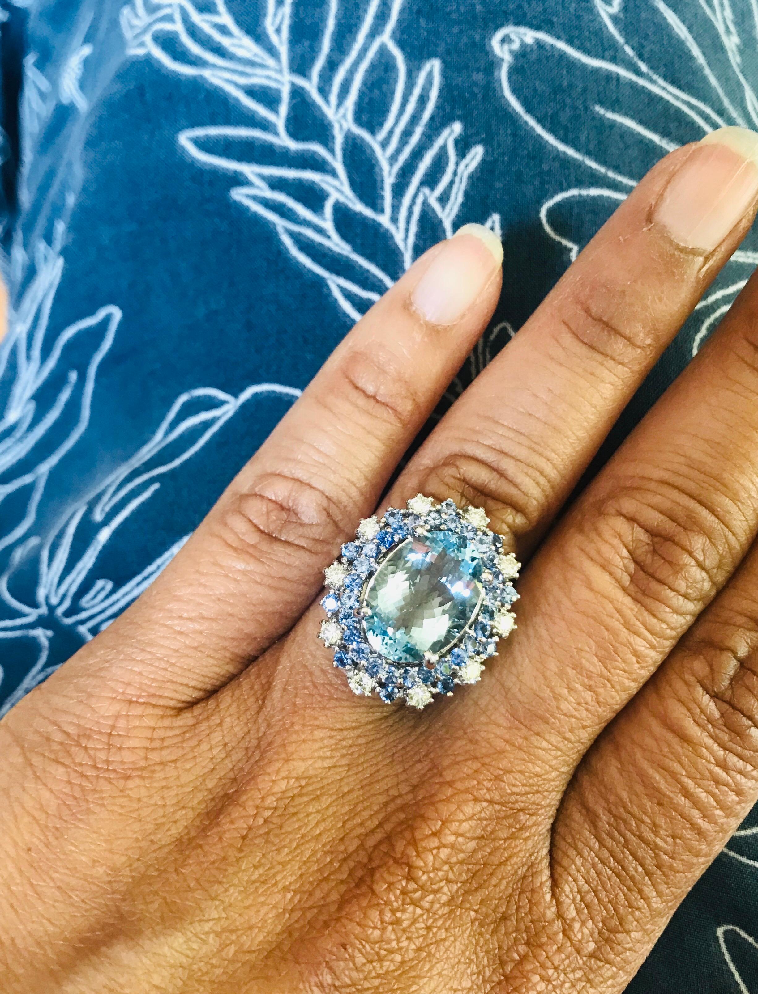 Women's 6.57 Carat Aquamarine Sapphire Diamond 18 Karat White Gold Cocktail Ring For Sale