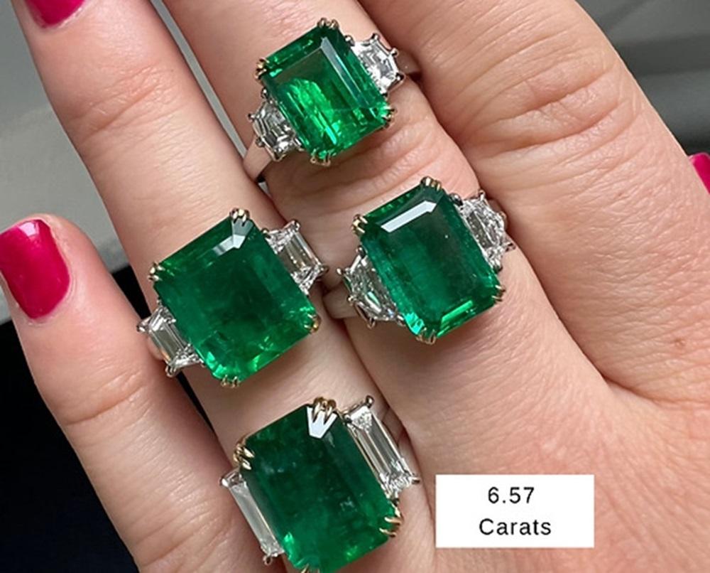 6.57 Carat Emerald Three Stone Ring In New Condition For Sale In New York, NY