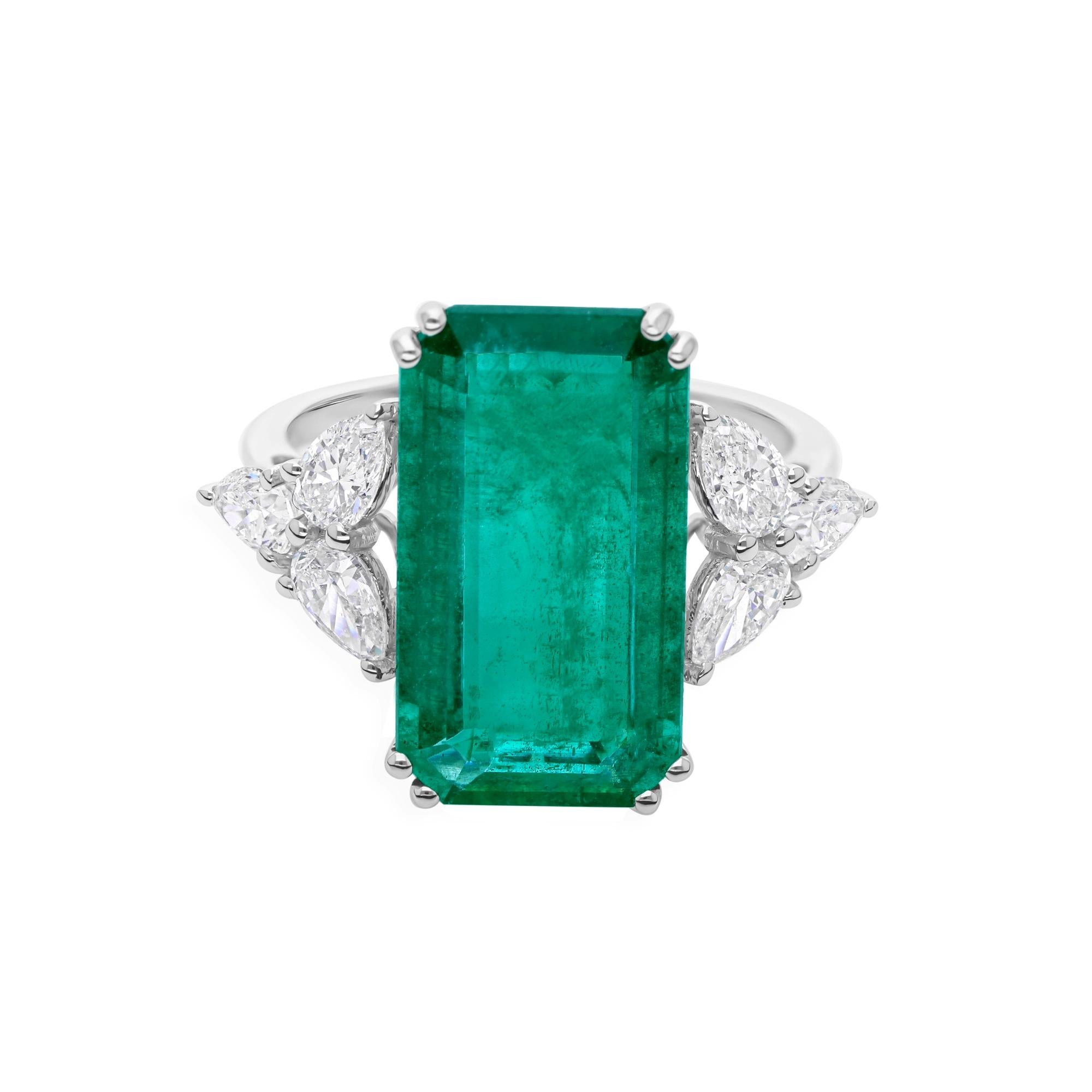 Im Angebot: 6,57 Karat sambischer Smaragd Geburtsstein Diamant Akzent Cocktail Ring 18k Weißgold () 6