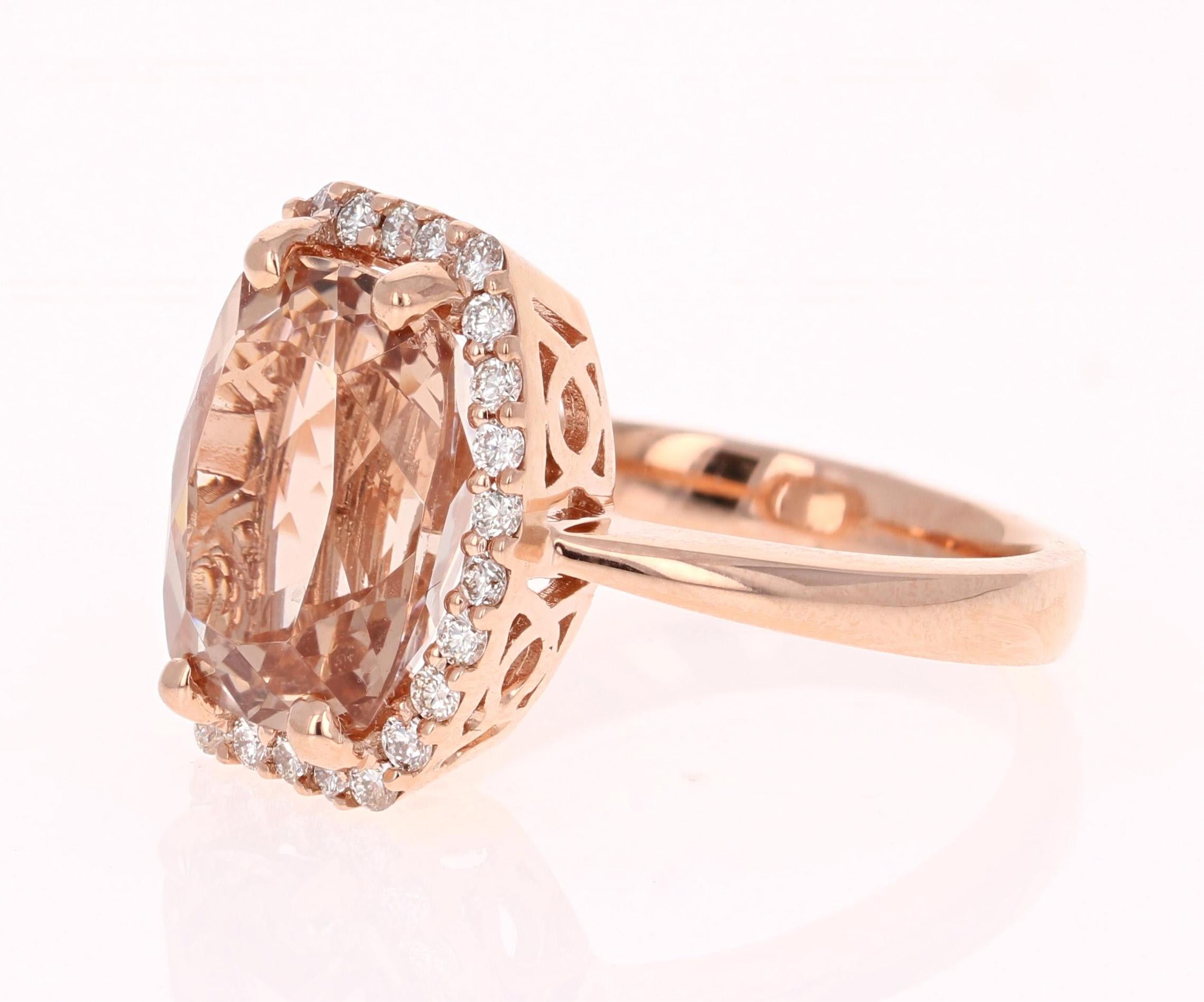Contemporain Bague de fiançailles en or rose avec halo de diamants et morganite en vente