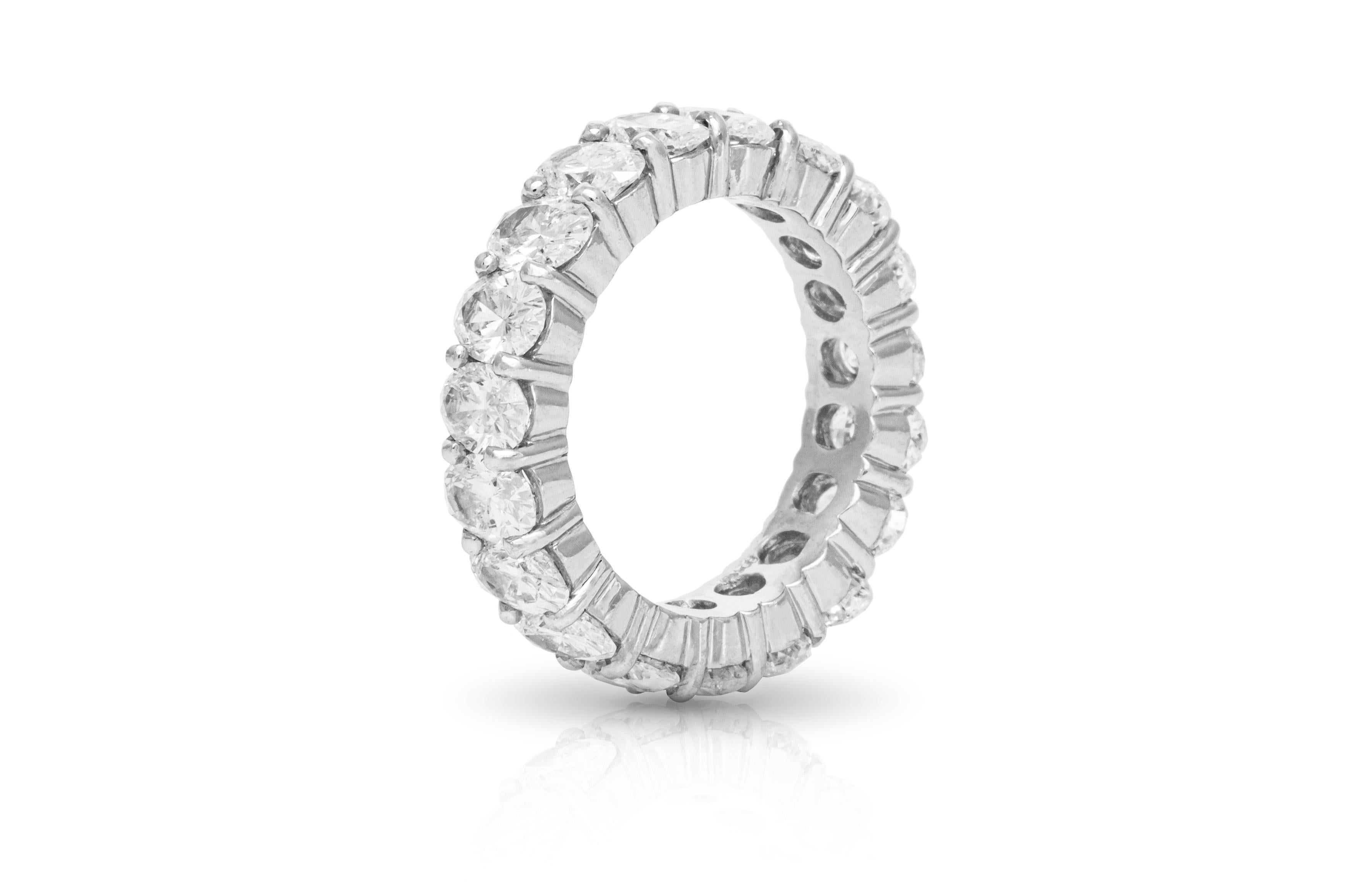 Taglio ovale Fascia per l'eternità con diamanti taglio ovale da 6.58 carati in vendita