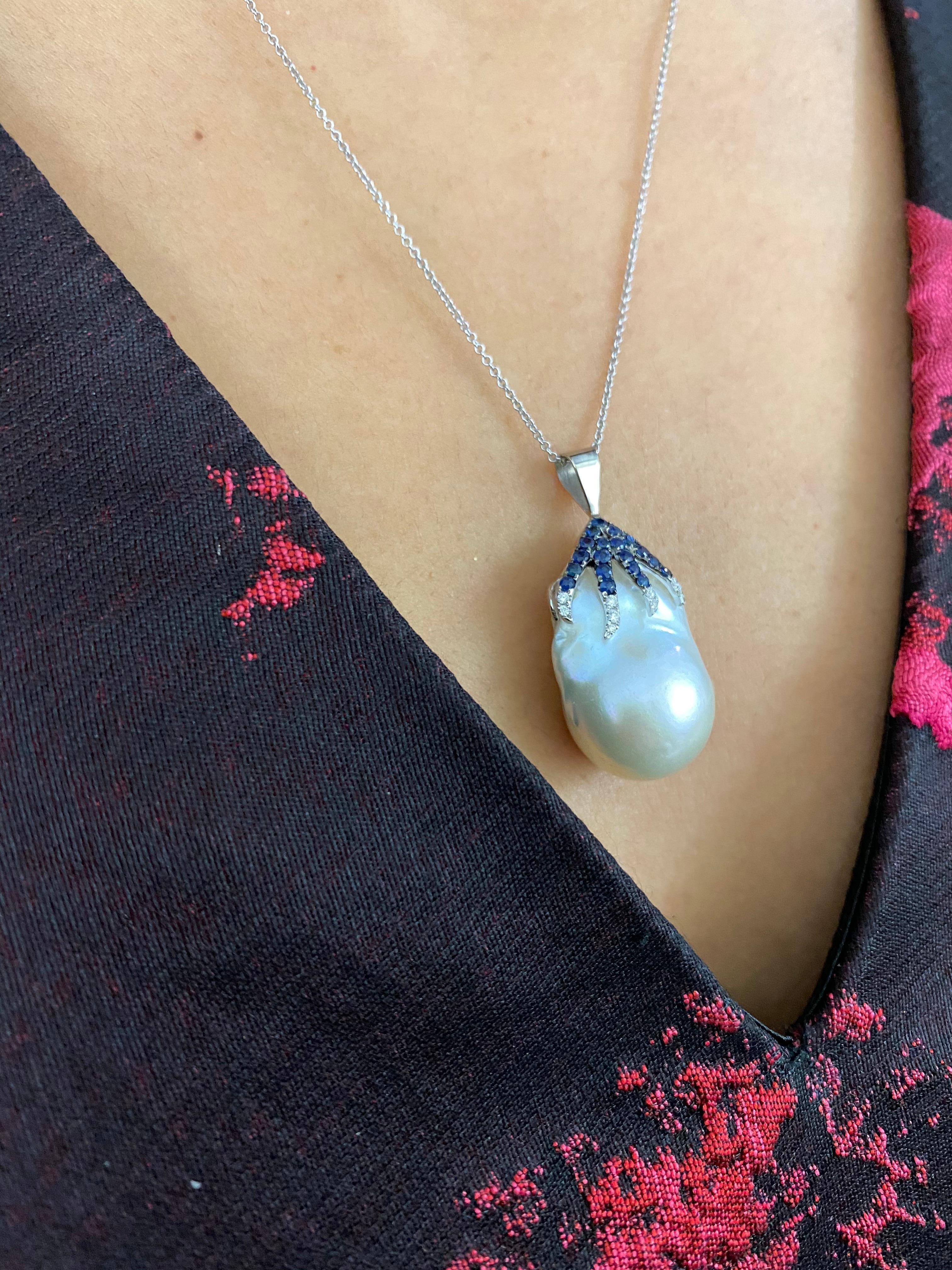 6.58 Carat Pearl, Blue Sapphire, and White Diamond Pendant Necklace 18K Gold In New Condition For Sale In GREAT NECK, NY