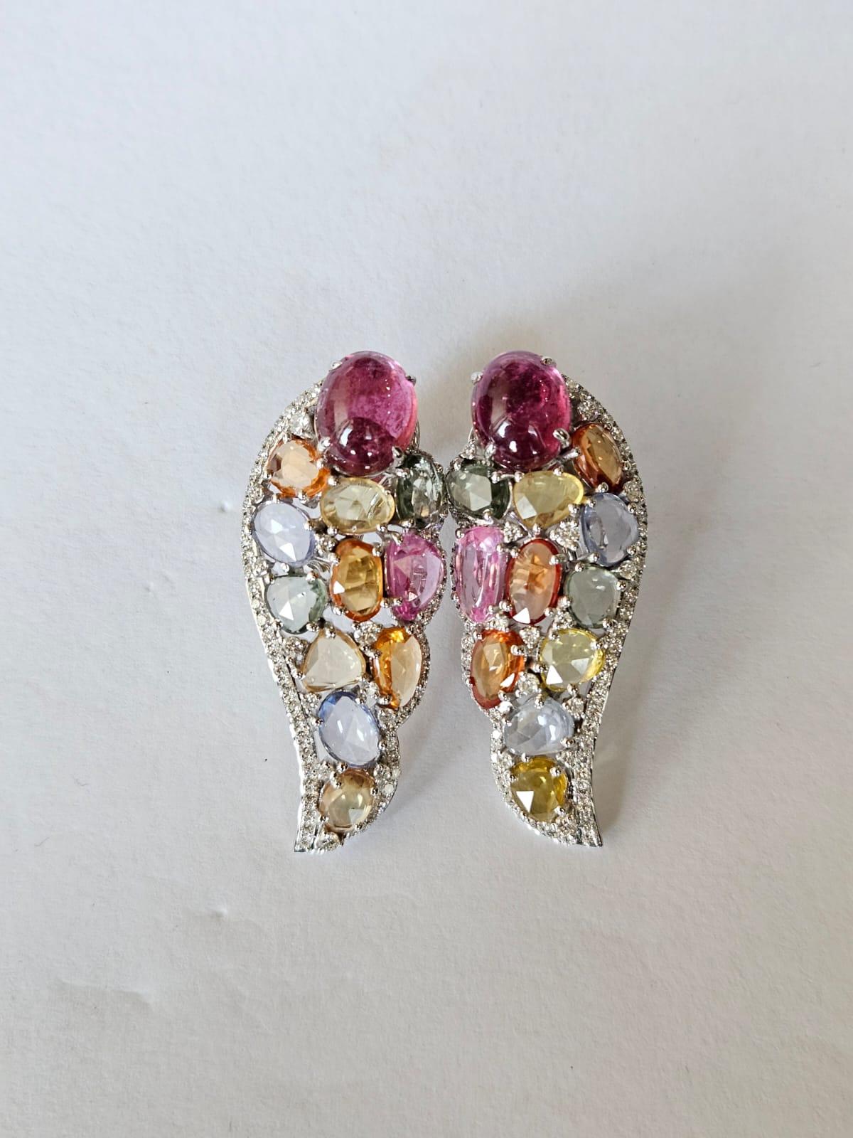 6,58 carati di tormalina cabochon, zaffiri multipli e diamanti in vendita 5