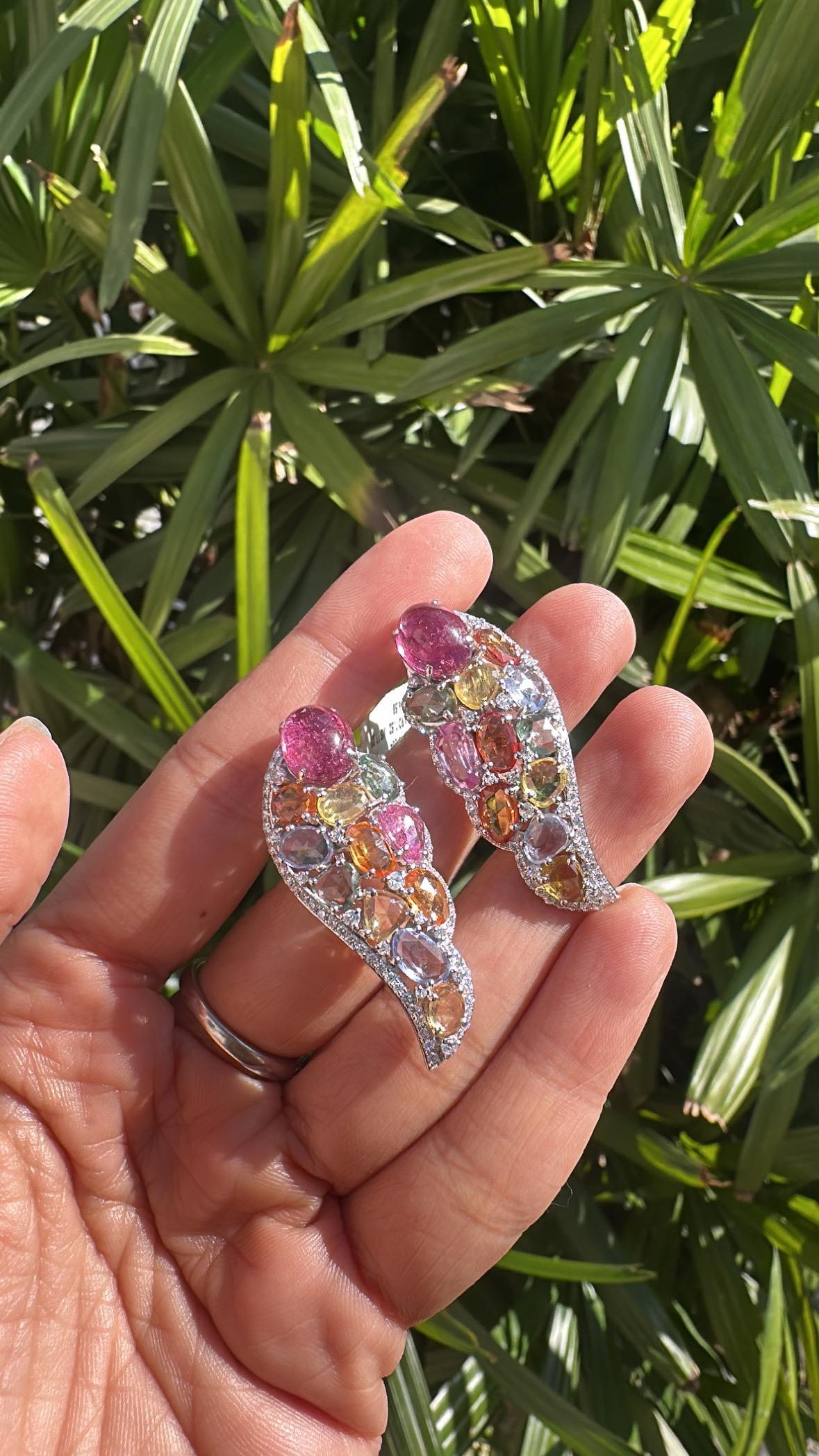 Cabochon 6,58 carati di tormalina cabochon, zaffiri multipli e diamanti in vendita