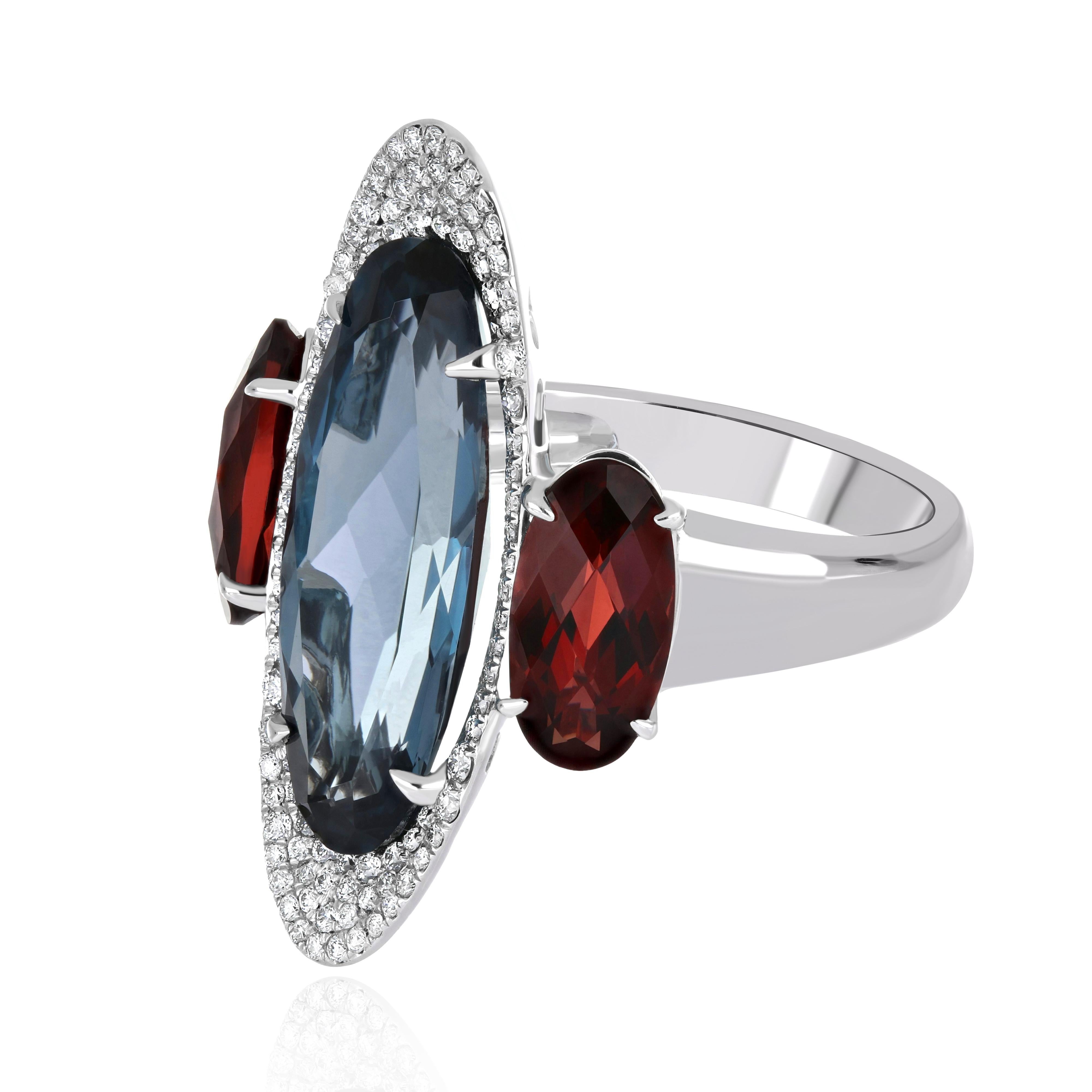 6,58 Karat Londoner Blautopas, Granat und Diamant 14Karat Weißgold Party Wear Ring (Ovalschliff) im Angebot