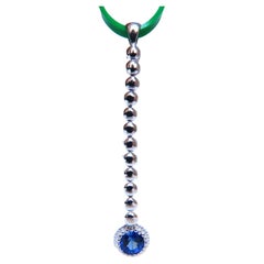 Pendentif en saphir bleu naturel de 0,65 carat et diamants de 14 carats