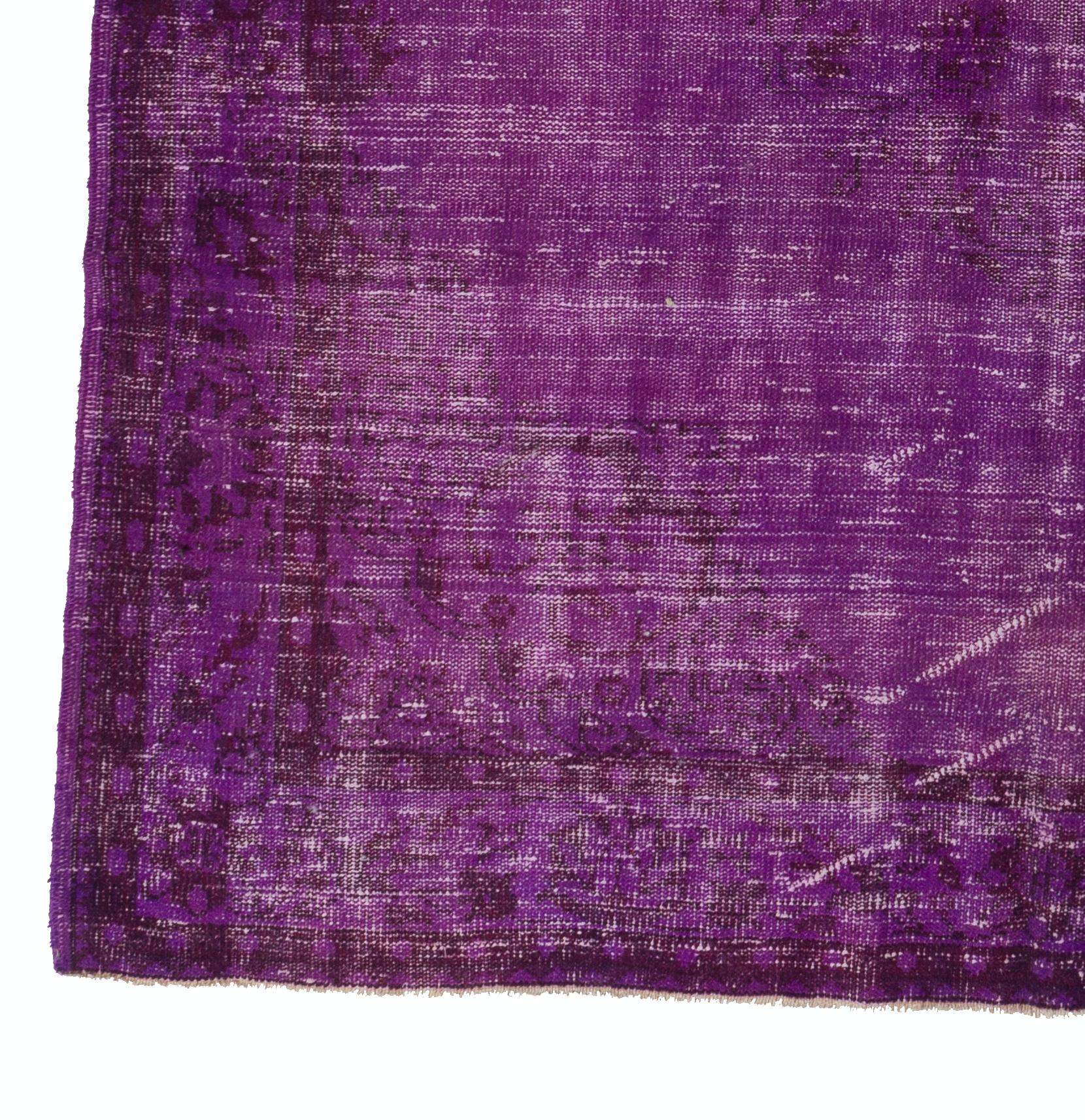 Noué à la main Tapis turc vintage surteint en violet pour intérieurs modernes, 16,51 x 25,4 cm en vente