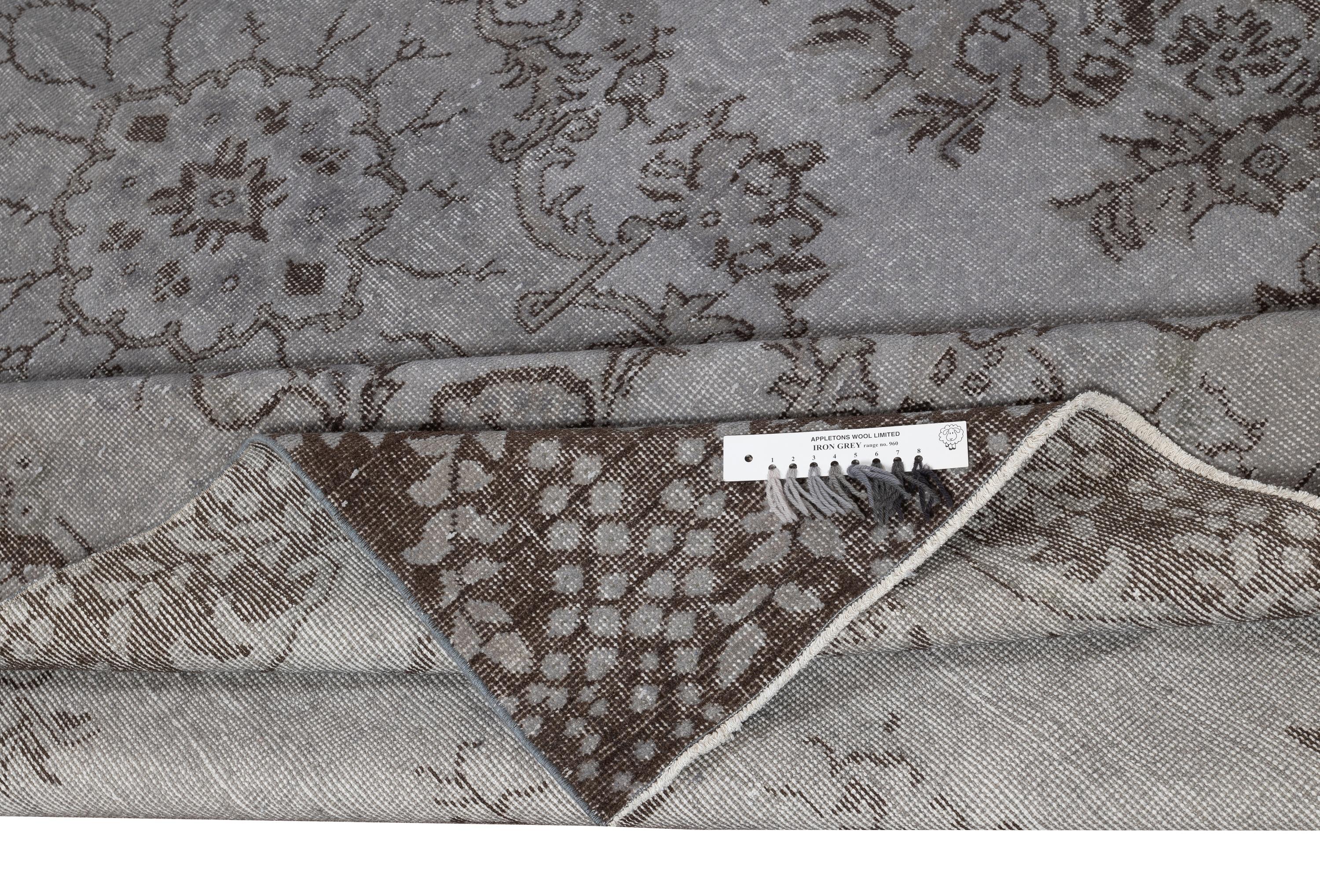 6.5x10.2 Ft Gray Overdyed Vintage Teppich für modernes Interieur. Handgeknüpft in der Türkei (Moderne) im Angebot