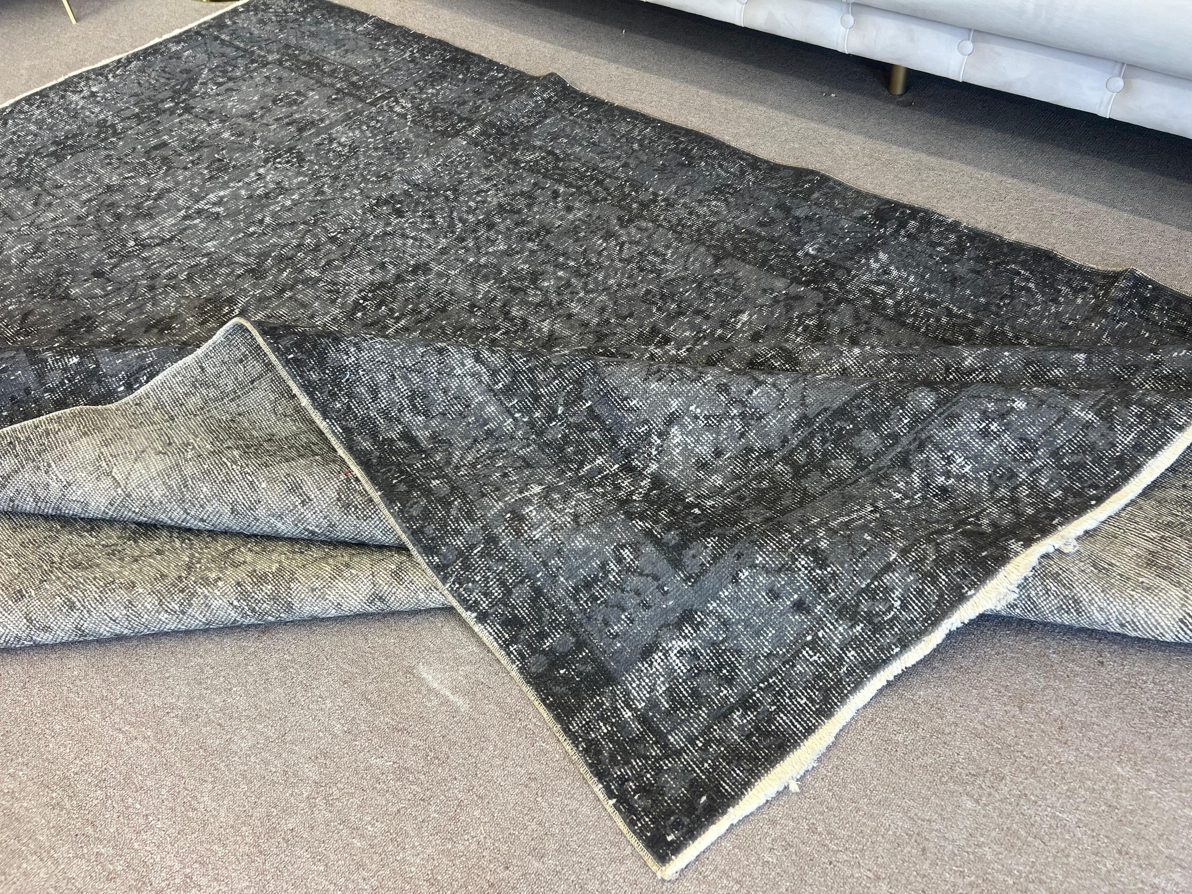 Handgefertigter 6,5x10.2 Fuß Vintage-Teppich mit grauem, übergefärbtem Flor (Mitte des 20. Jahrhunderts) im Angebot