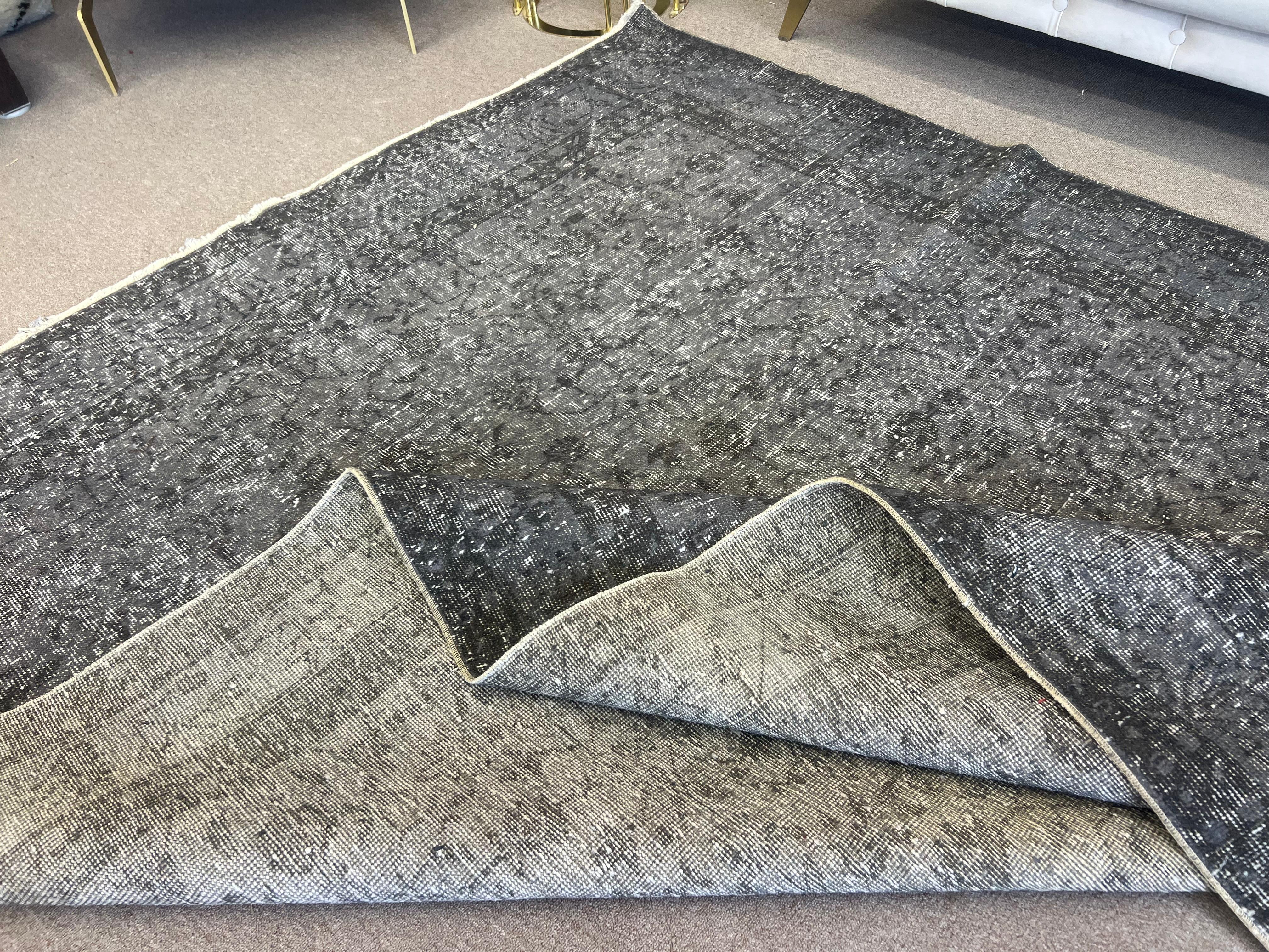 Handgefertigter 6,5x10.2 Fuß Vintage-Teppich mit grauem, übergefärbtem Flor (Wolle) im Angebot