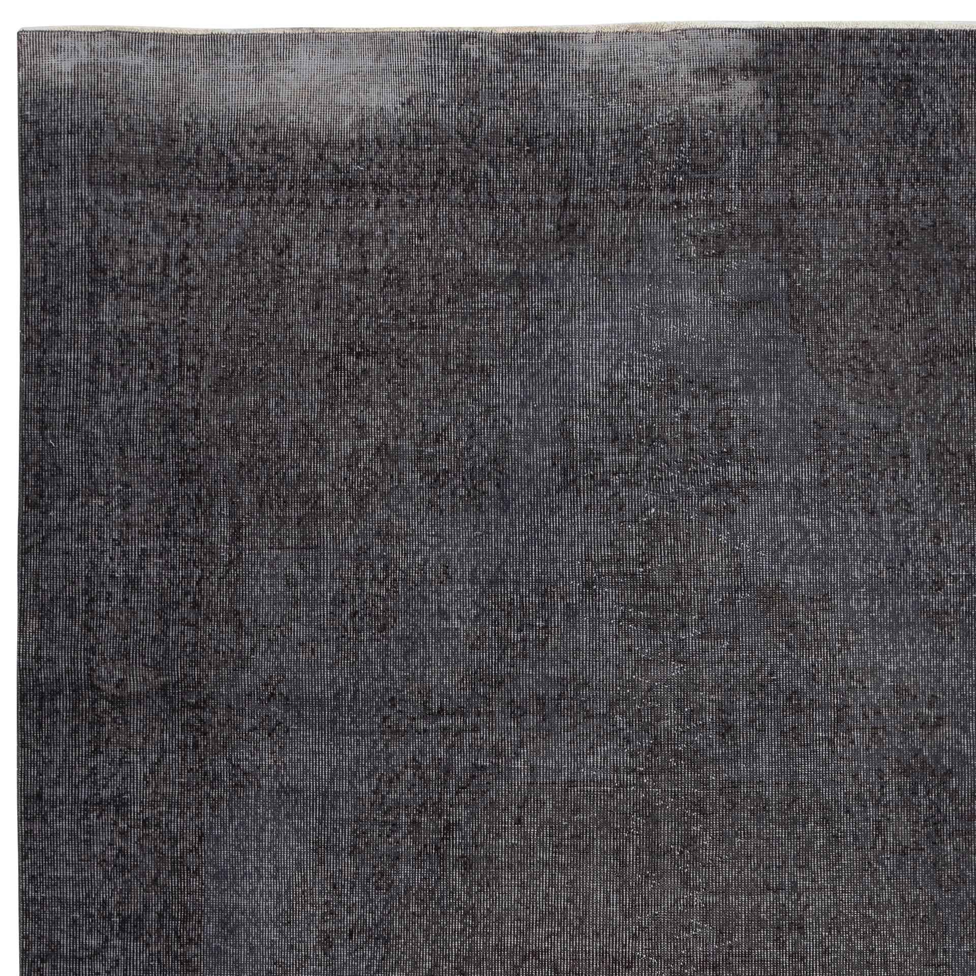6.5x10.5 Ft Gray Overdyed Vintage Rug für modernes Interieur. Handgeknüpft in der Türkei im Zustand „Gut“ im Angebot in Spring Valley, NY