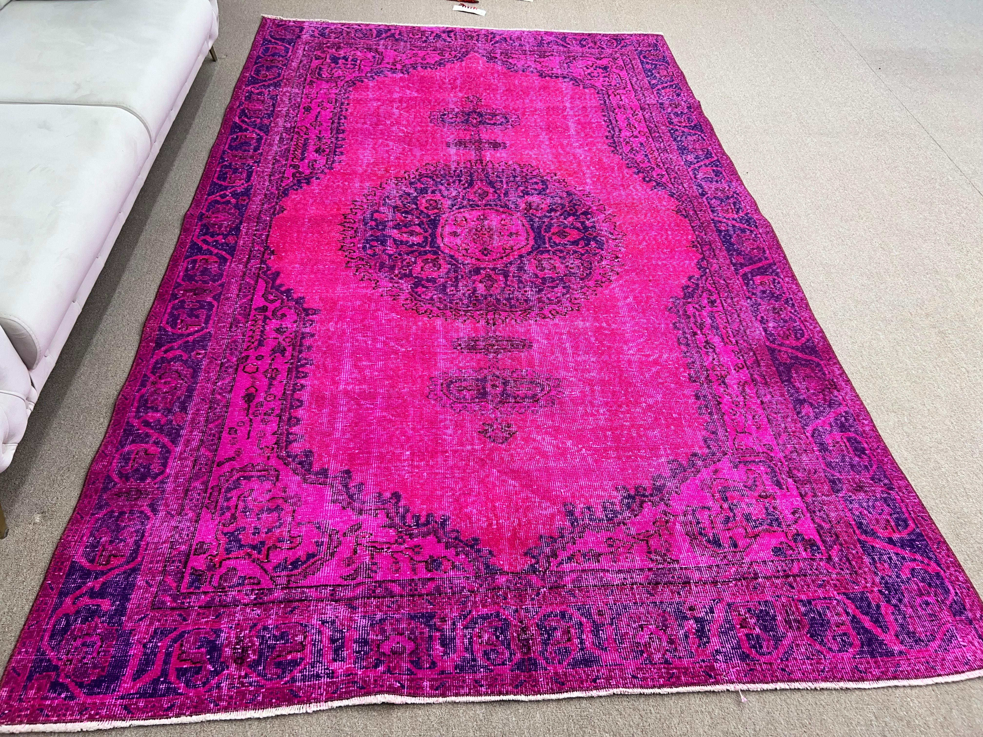 Wool 6.5x10.5 Ft Modern Handmade Turkish Area Rug in Fuchsia Pink. Living Room Carpet For Sale