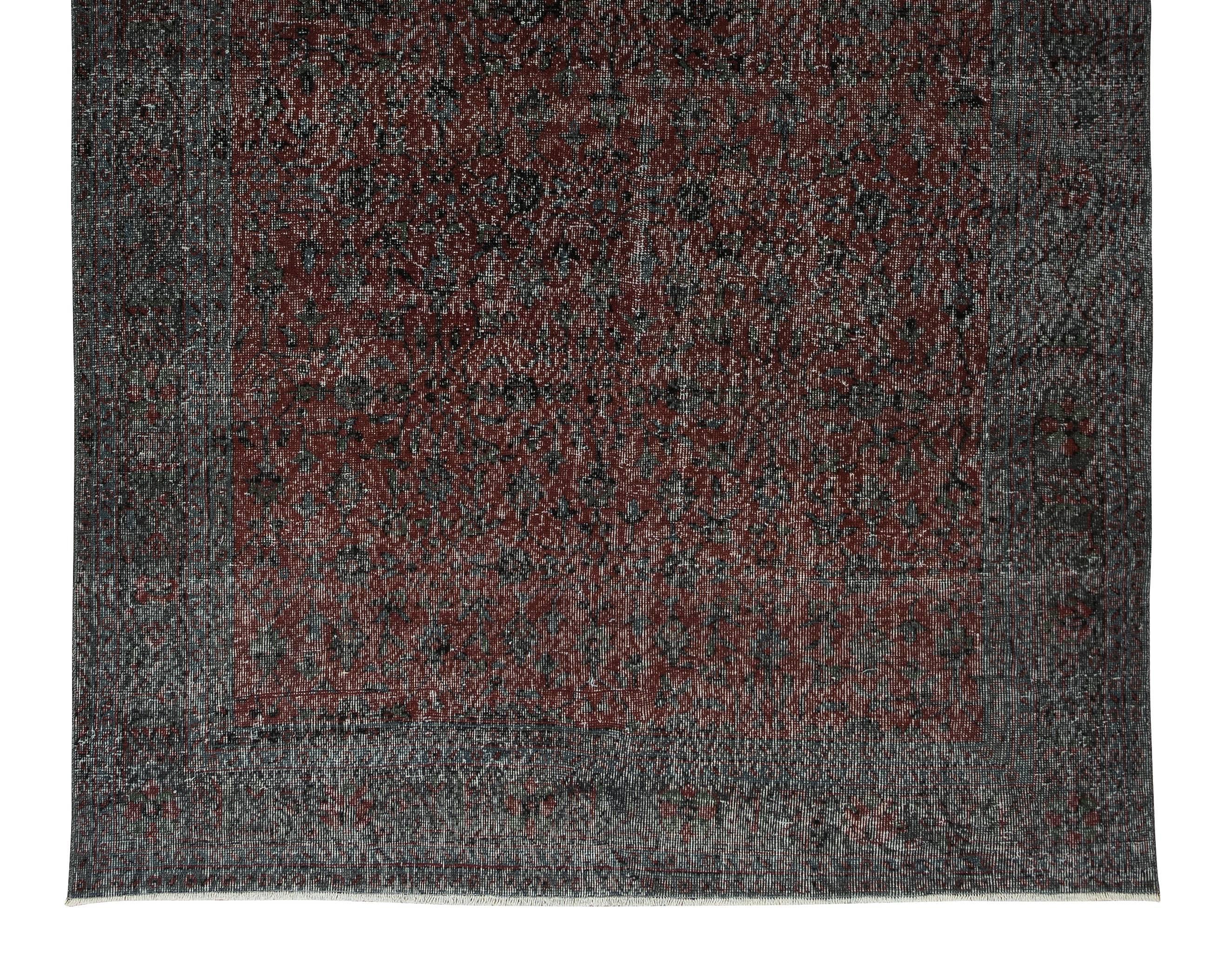 Tissé à la main 6.5x10.6 Ft Modern Handmade Turkish Area Rug in Burgundy Red, Green, Black, Gray (tapis turc fait main en Bourgogne, rouge, vert, noir et gris) en vente