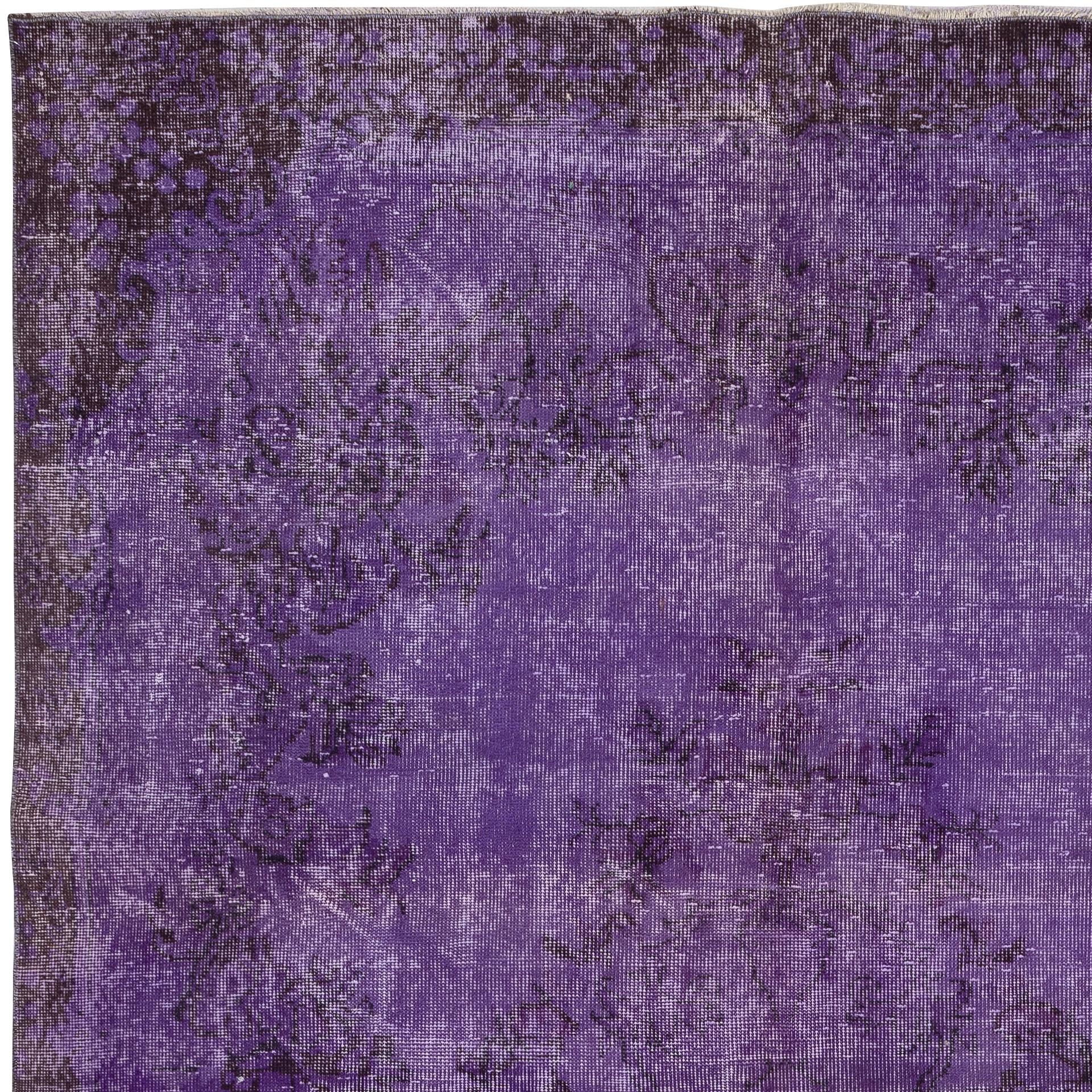 6.5x10.6 Ft Vintage Handmade Türkischer Teppich Overdyed in Lila für moderne Innenräume im Zustand „Gut“ im Angebot in Spring Valley, NY