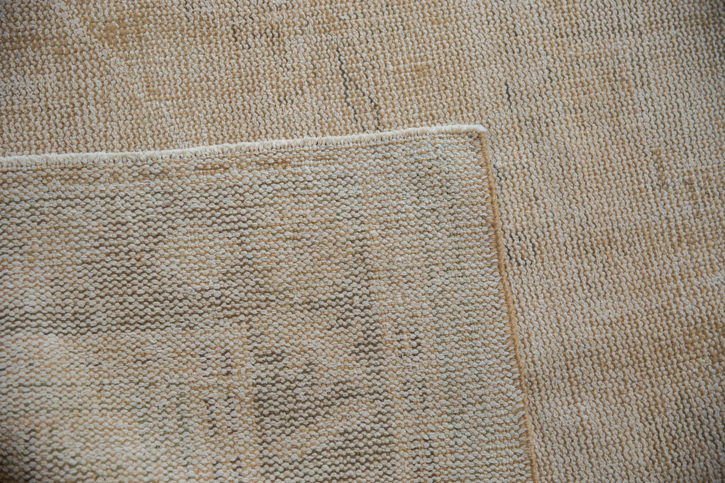 Vintage Distressed Oushak Teppich im Angebot 3