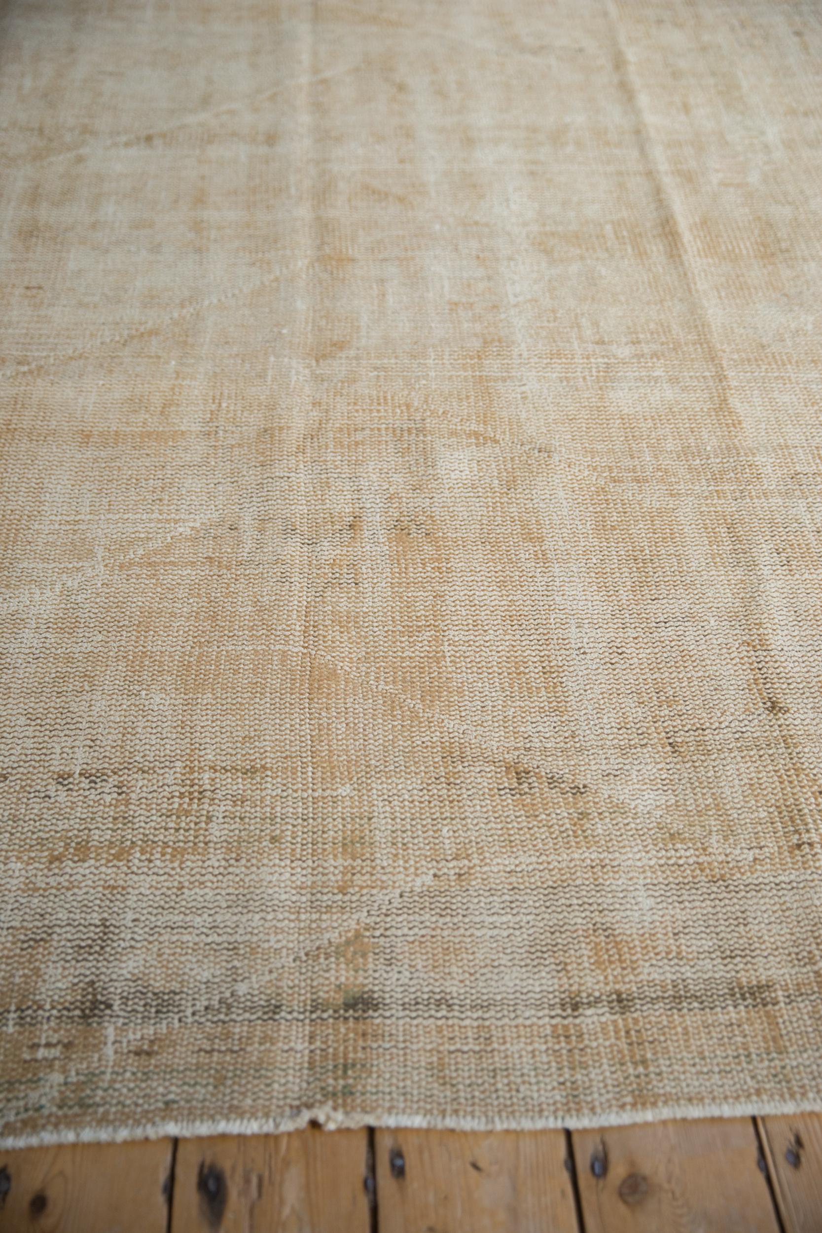 Vintage Distressed Oushak Teppich im Zustand „Relativ gut“ im Angebot in Katonah, NY
