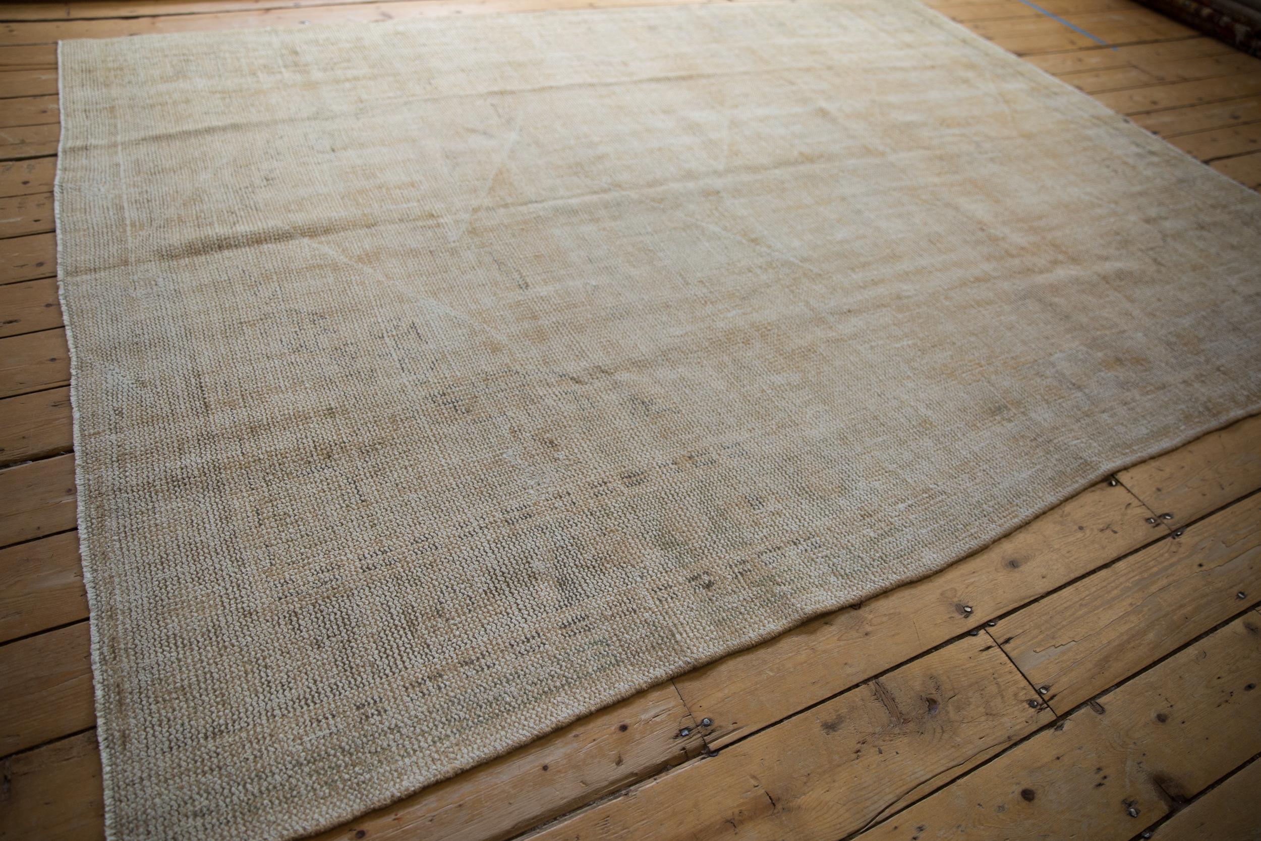 Vintage Distressed Oushak Teppich im Angebot 1