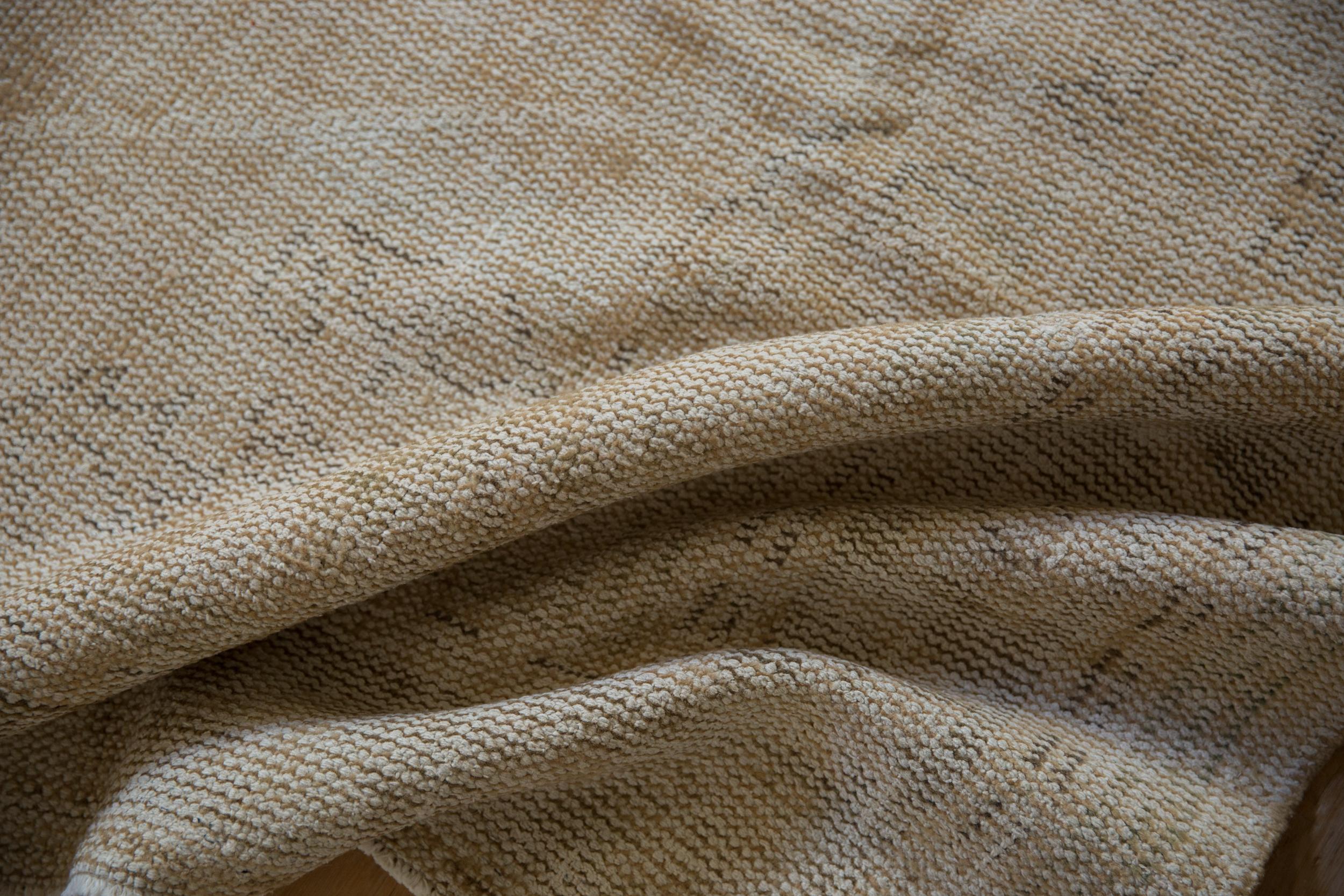 Vintage Distressed Oushak Teppich im Angebot 2