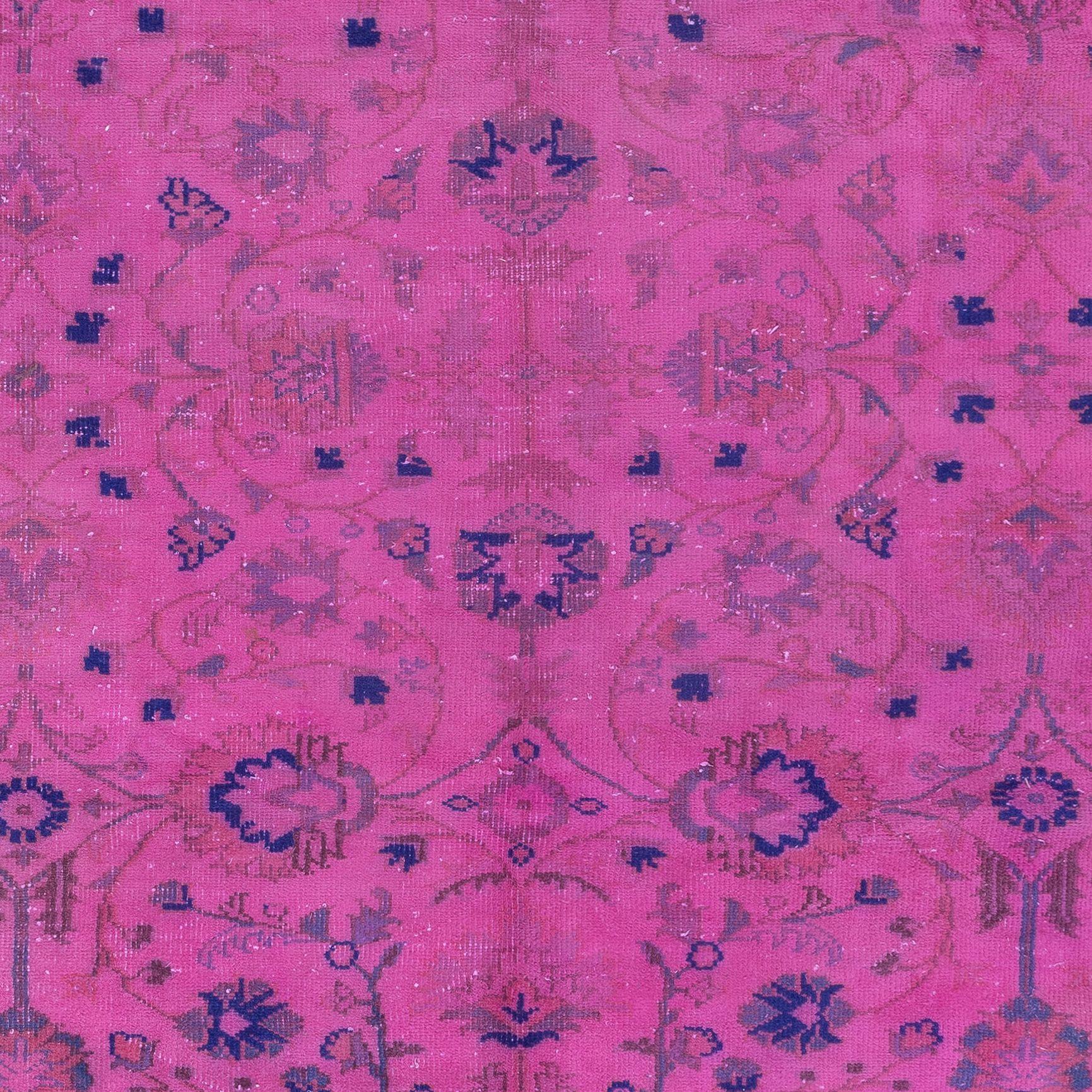 Handgefertigter türkischer rosafarbener 6,5x9 Ft Teppich mit botanischem Gartendesign und massiver Bordüre (Handgeknüpft) im Angebot