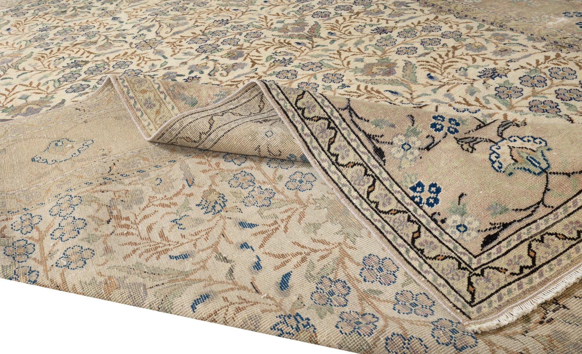 Handgeknüpfter türkischer Oushak-Wollteppich im Vintage-Stil mit geblümtem Design 6,5x9,4 Ft (Türkisch) im Angebot
