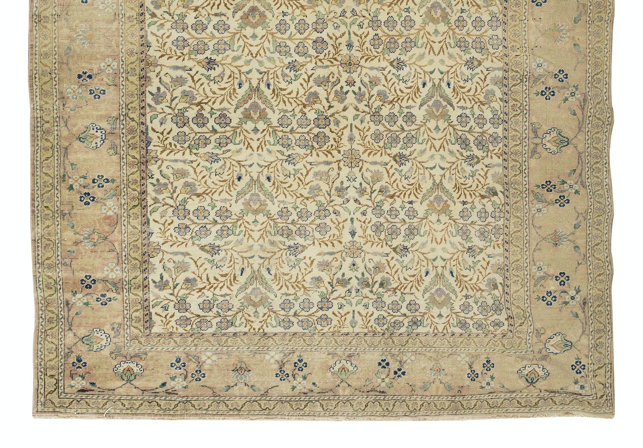 Handgeknüpfter türkischer Oushak-Wollteppich im Vintage-Stil mit geblümtem Design 6,5x9,4 Ft im Zustand „Hervorragend“ im Angebot in Spring Valley, NY