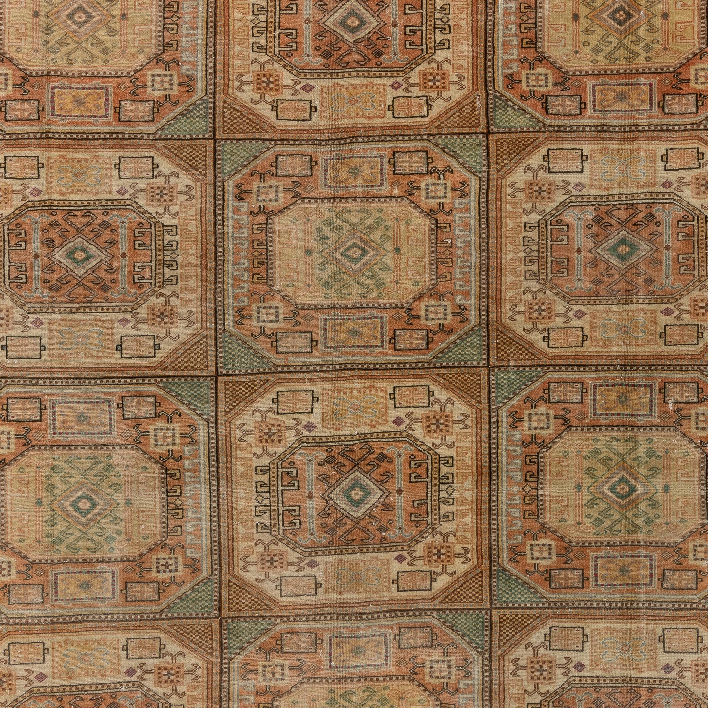 6,5x9.4 Ft. Türkischer Vintage-Teppich. Gedeckte Farben, geometrisches Design und Tribal-Muster (Rustikal) im Angebot