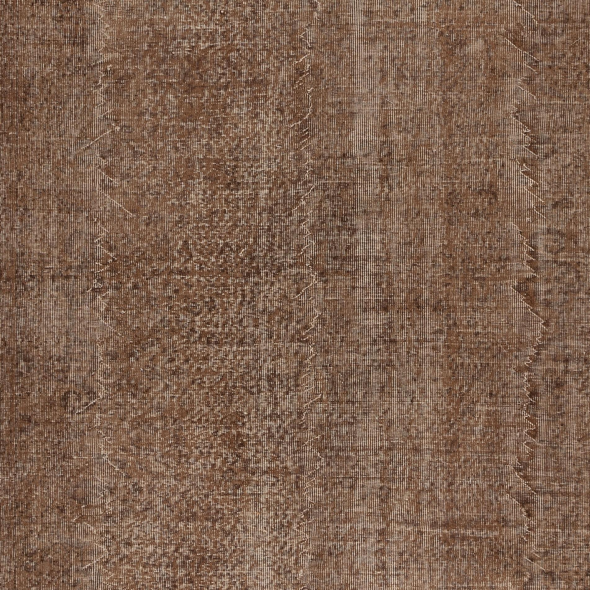 6.5x9.5 Ft Vintage Handgefertigter Türkischer Teppich Overdyed in Braun für moderne Interieurs (Handgeknüpft) im Angebot