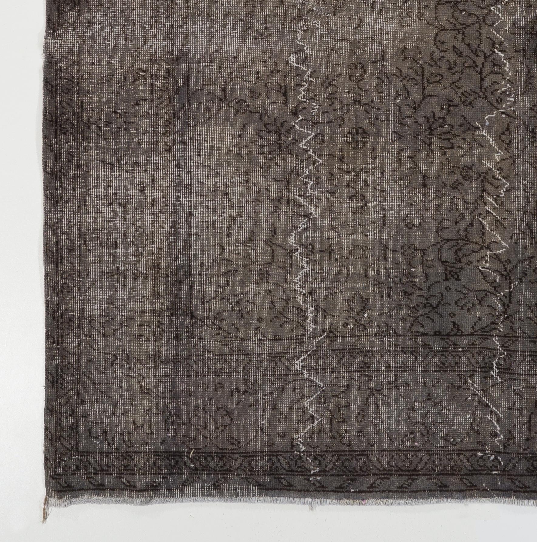 Mid-20th Century 6.5x9.7 Ft Distressed Handmade Rug. Modern Gray Carpet. Turkish Floor Covering For Sale