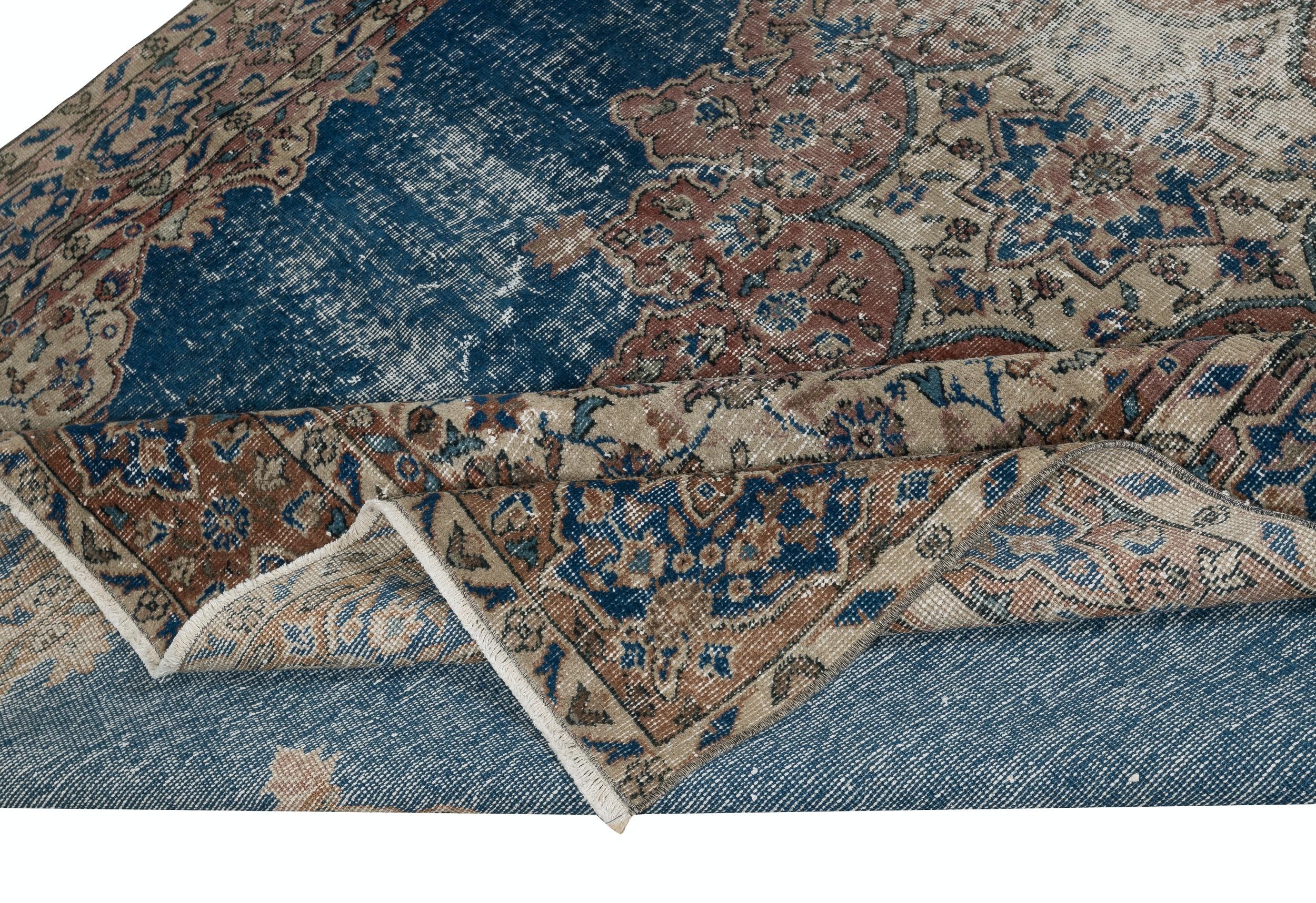 Rustico Tappeto per grandi aree 6.5x9.7 Ft Vintage Handmade. Tappeto turco unico nel suo genere in vendita