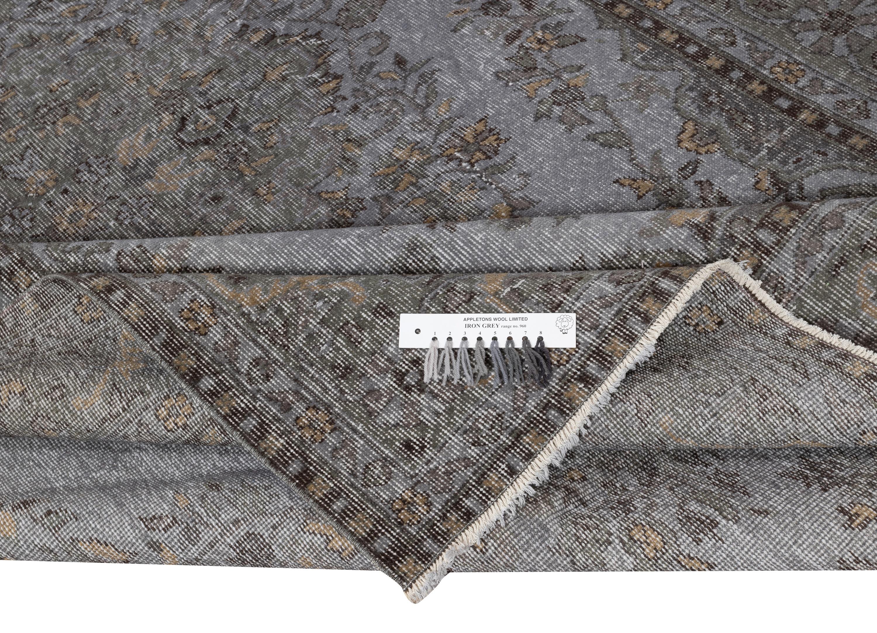 6.5x9.8 Ft Gray Overdyed Vintage Rug für moderne Innenräume. Handgeknüpft in der Türkei (Moderne) im Angebot