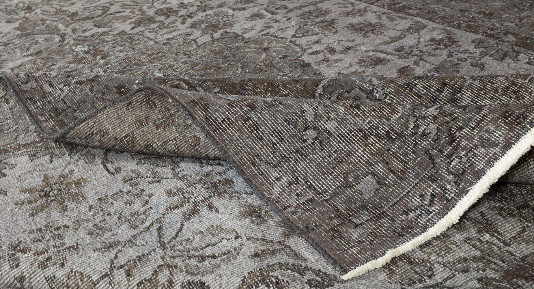 Handgefertigter Anatolischer Wollteppich in Grau, Esszimmer-Teppich (Moderne) im Angebot