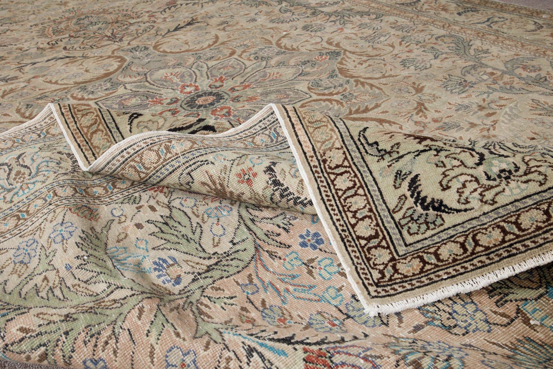 Moderne 6.5x10 Ft Handmade Turkish Kayseri Area Rug, Medallion Design Carpet in Green (tapis à motifs de médaillons en vert) en vente